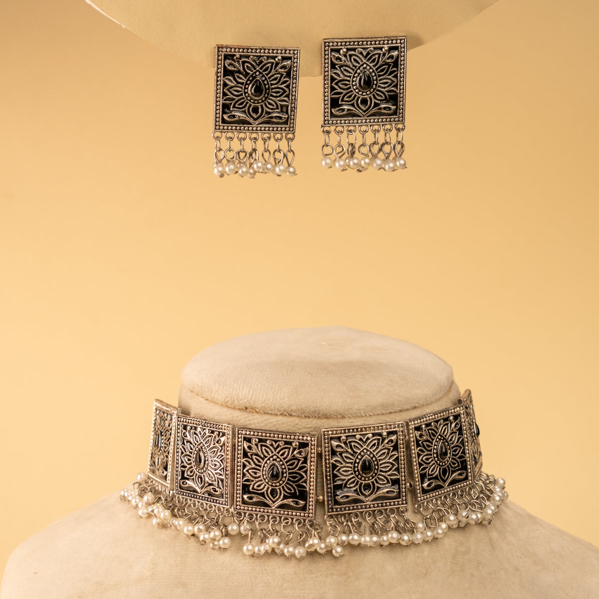 ISABELLA RAW AND RUSTIC BLACK POLISH CHOKER WITH EARRINGS CH473