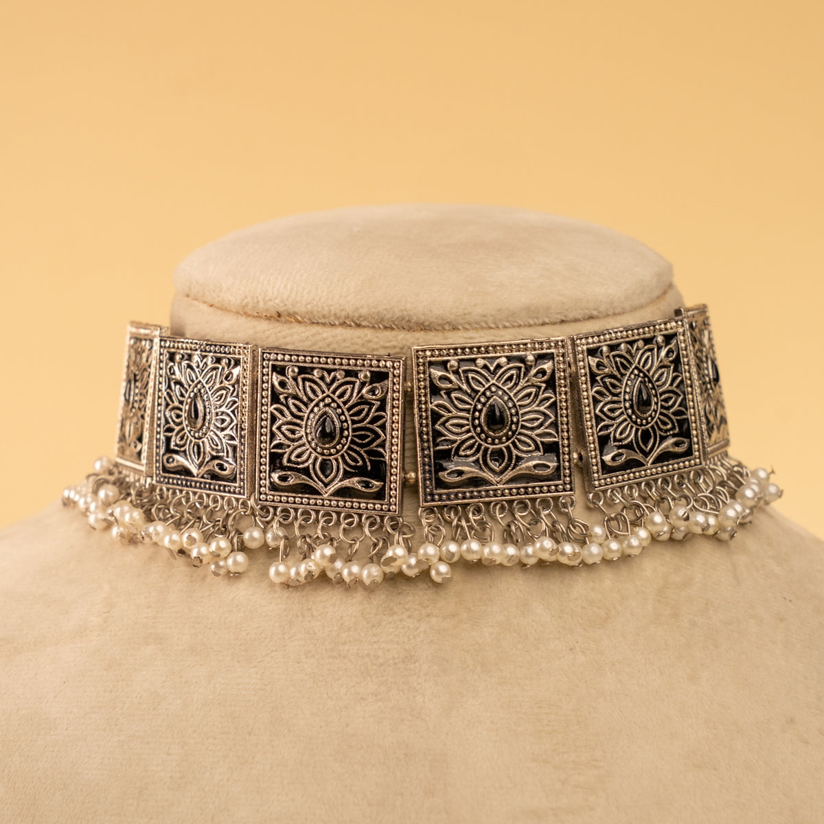 ISABELLA RAW AND RUSTIC BLACK POLISH CHOKER WITH EARRINGS CH473