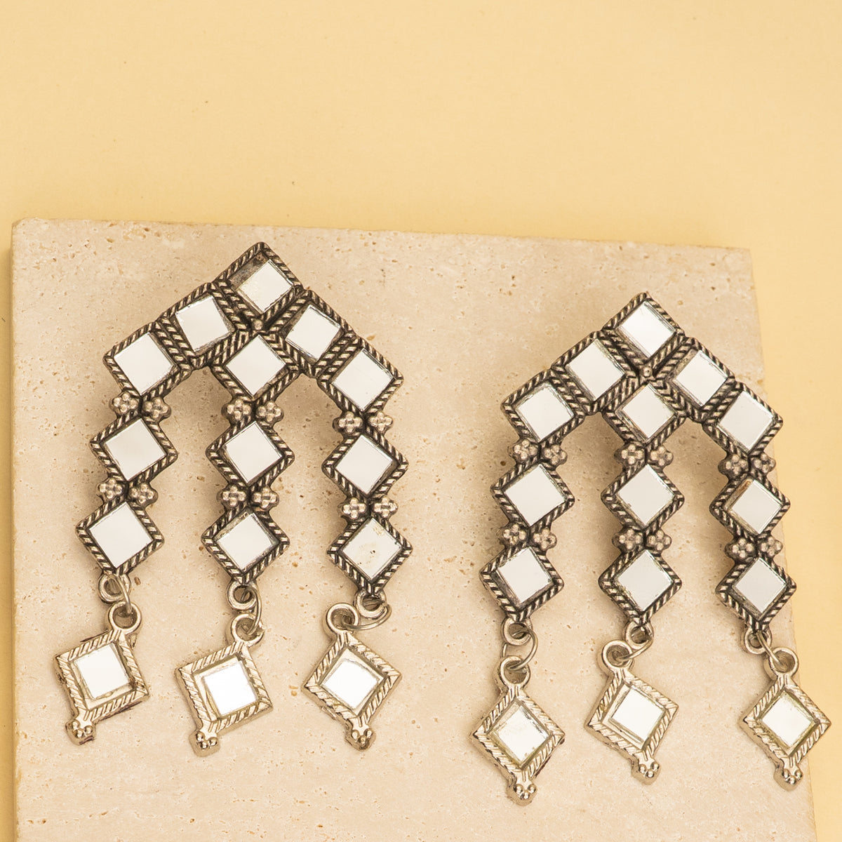 ISLA AFGHANI MIRROR RAW AND RUSTIC CHOKER WITH EARRINGS CH468