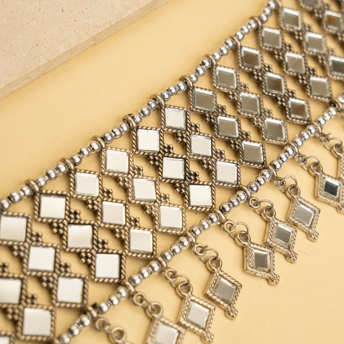 ISLA AFGHANI MIRROR RAW AND RUSTIC CHOKER WITH EARRINGS CH468