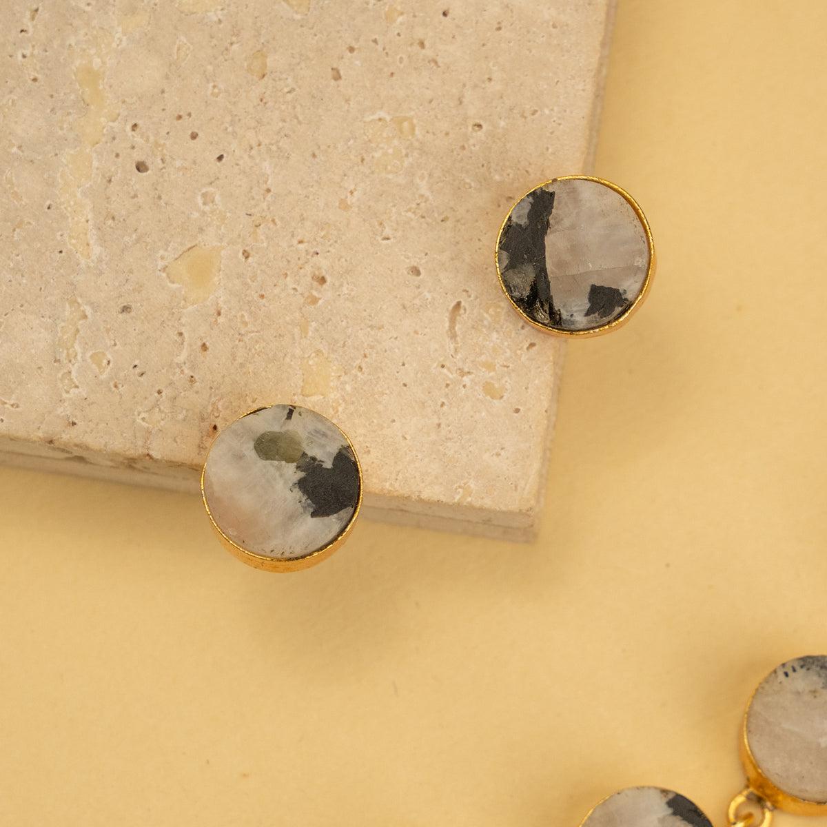 AILANY BIJOUX RAW STONE GOLD TONED 3 LAYERED HANDMADE CHOKER WITH EARRINGS CH428