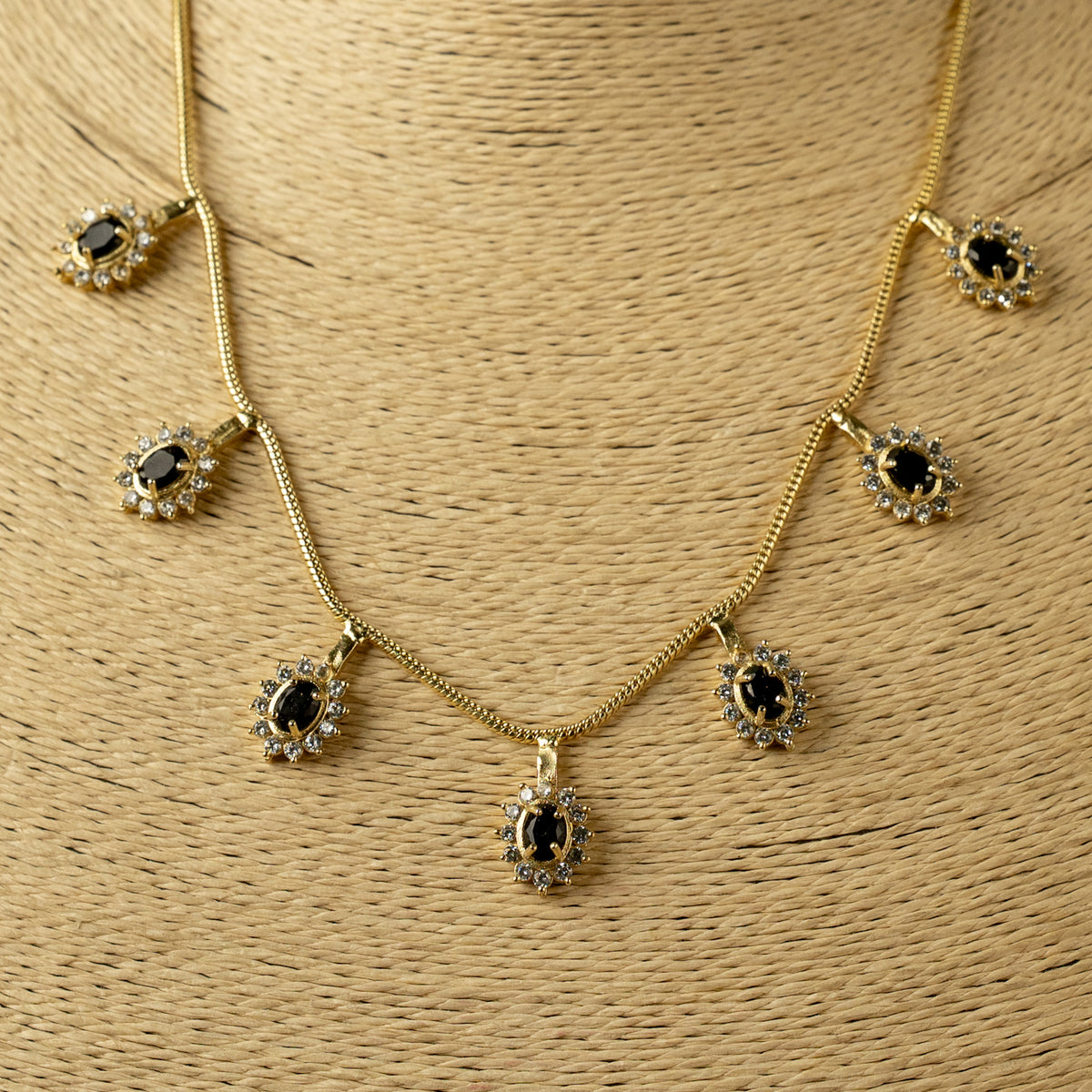 MEGNA SEMI HANDMADE MONALISA AND AD STONES STONES NECKPIECE/NECKLACE EARRINGS NL319