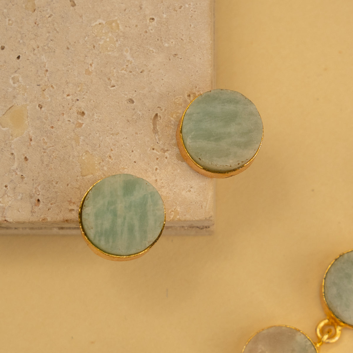 AILANY BIJOUX RAW STONE GOLD TONED 3 LAYERED HANDMADE CHOKER WITH EARRINGS CH428