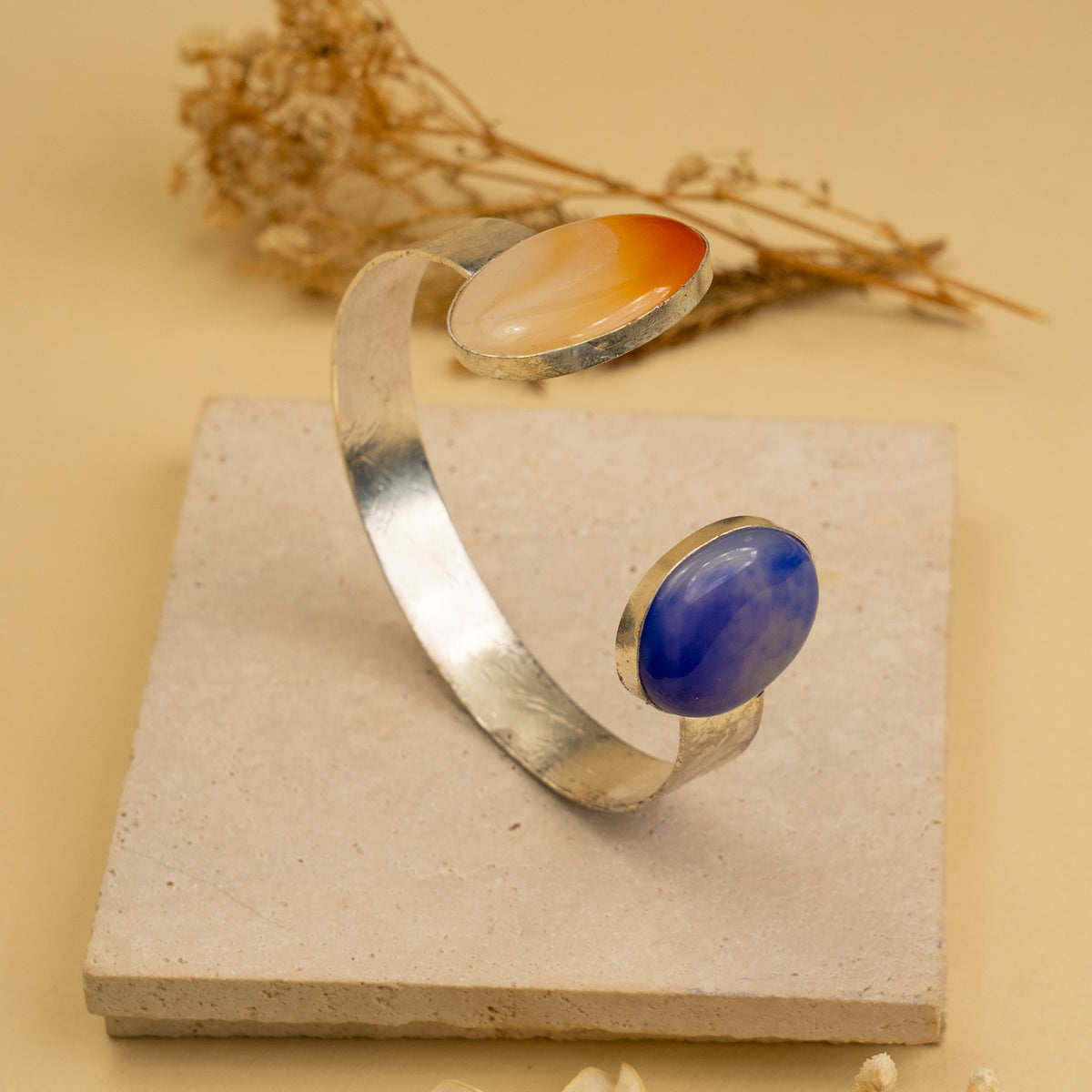 RINIKA HAND HAMMERED AND HANDMADE SILVER TONED CLASSIC STONE BRACELETS BR90