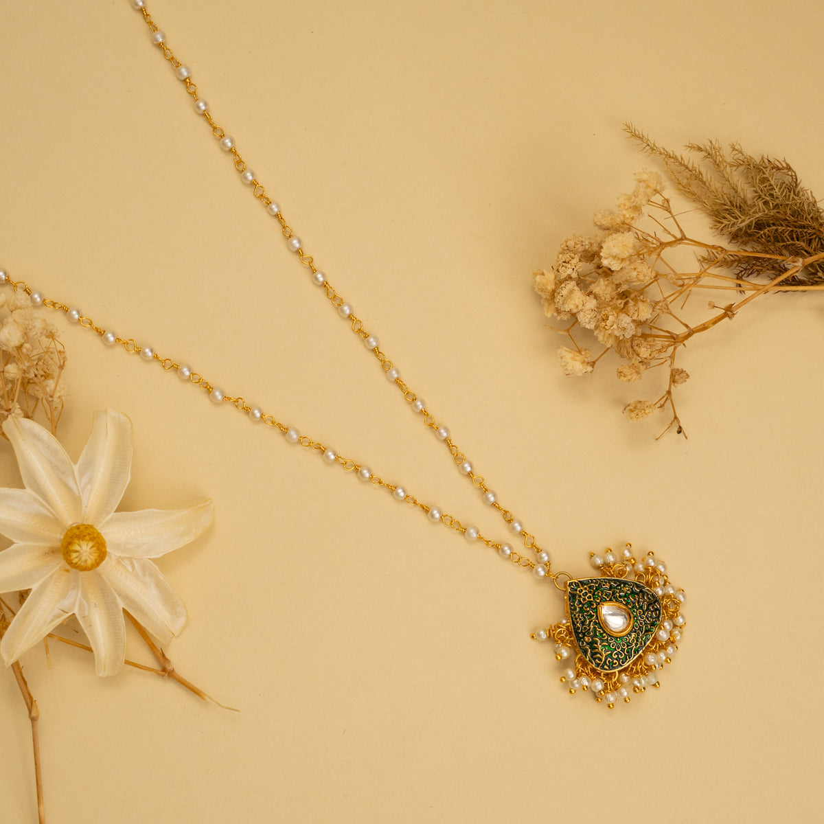 LISA HANDMADE KUNDAN POLKI AND MULTINMATERIAL CHAIN WITH PENDANT NECKLACE CH138