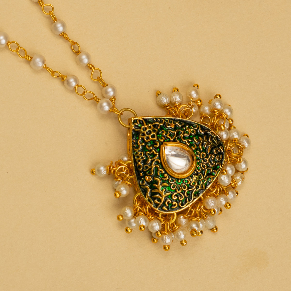 LISA HANDMADE KUNDAN POLKI AND MULTINMATERIAL CHAIN WITH PENDANT NECKLACE CH138