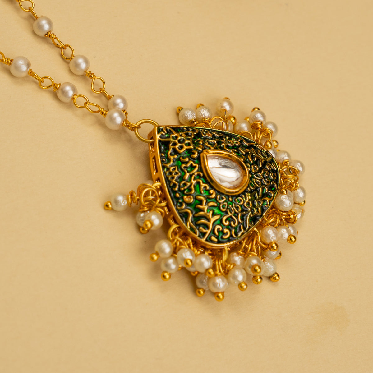 LISA HANDMADE KUNDAN POLKI AND MULTINMATERIAL CHAIN WITH PENDANT NECKLACE CH138
