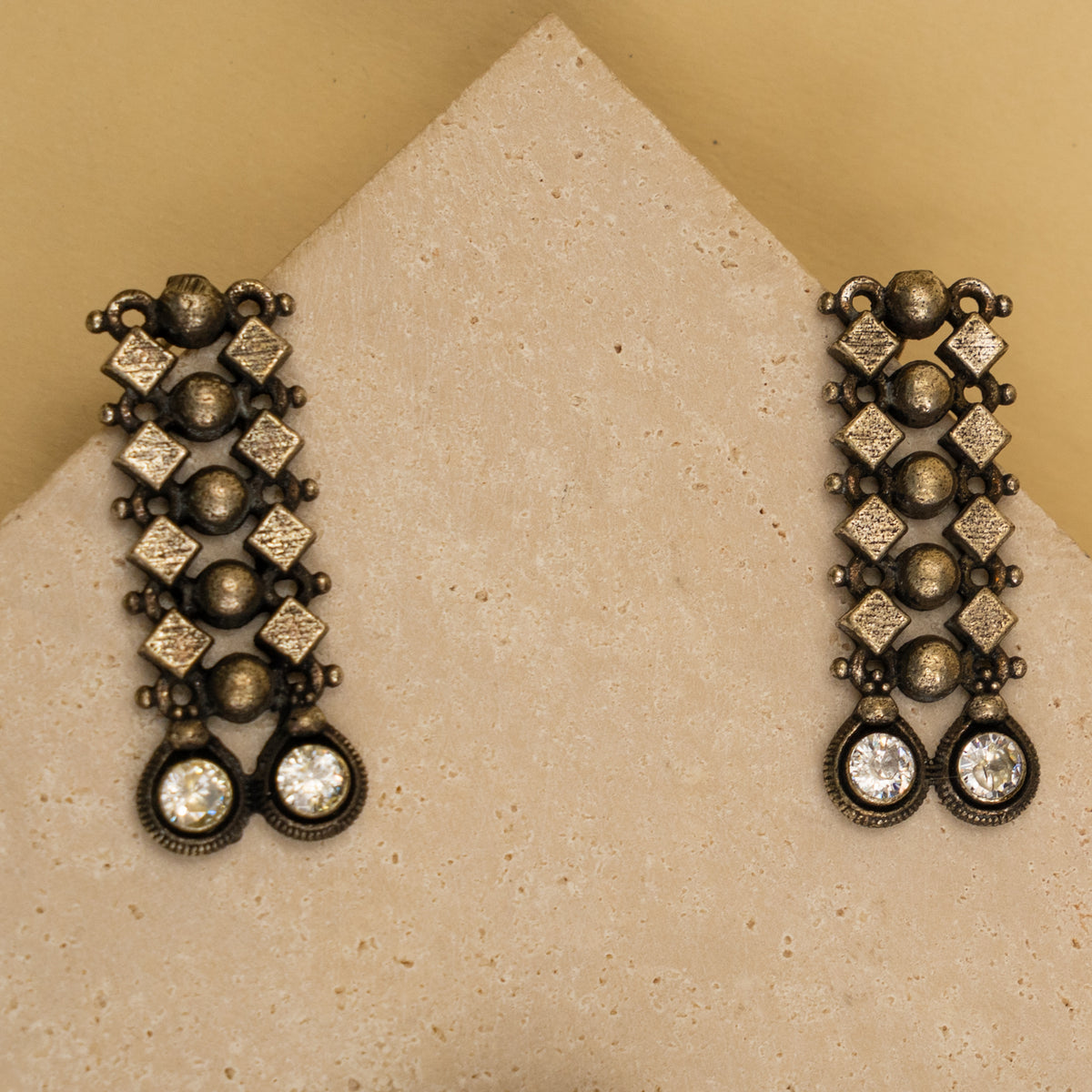 XANTHIA RAW AND RUSTIC SILVER LOOK ALIKE SEMI HANDMADE CHOKER WITH EARRINGS CH330