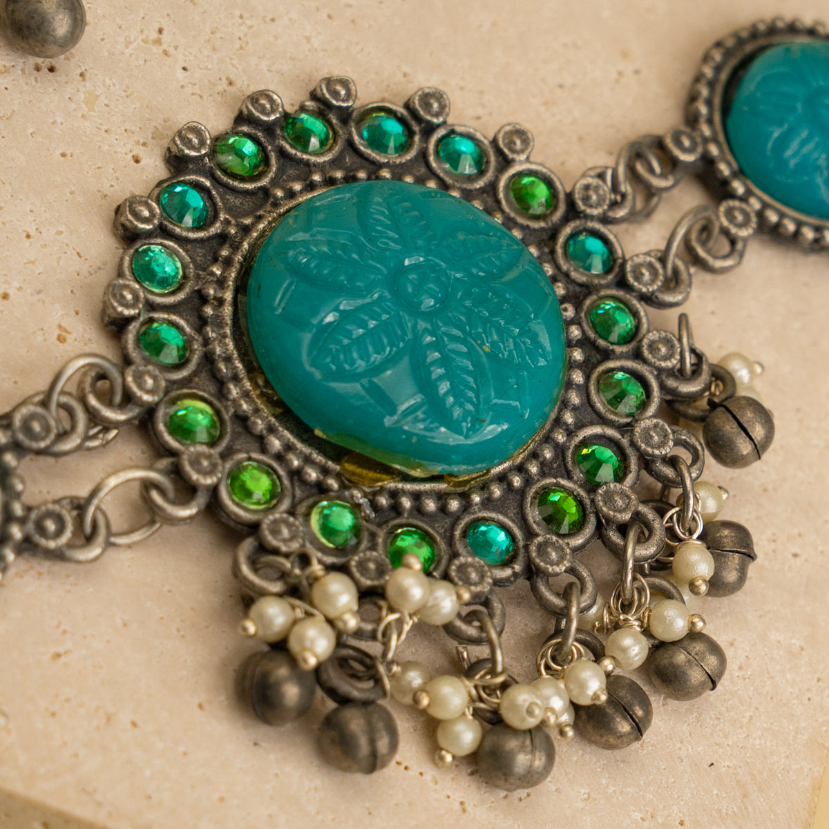 OLIVE RAW AND RUSTIC BLACK POLISH CHOKER WITH EARRINGS CH474