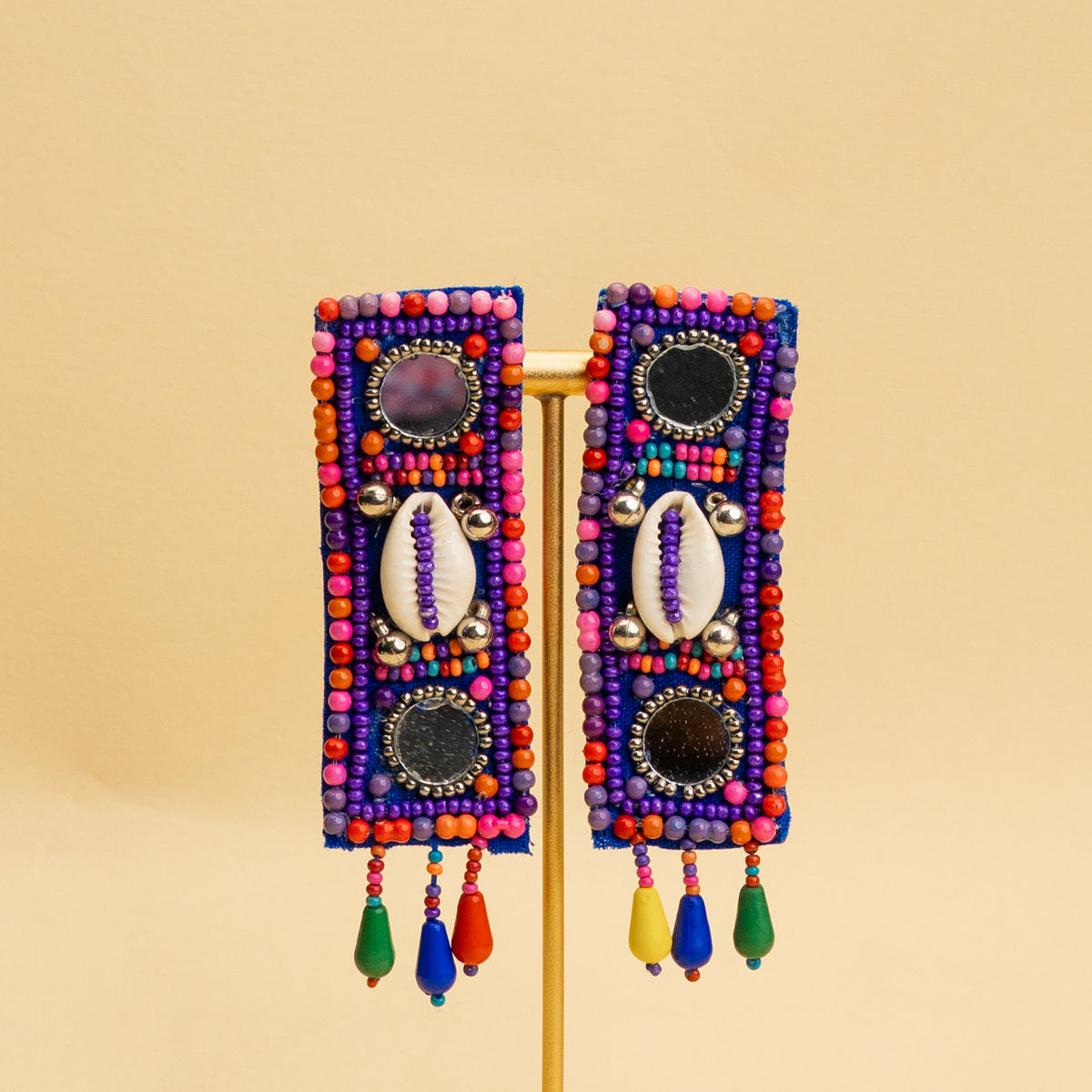 MADDOX SHELL FABRIC AND BEADS HANDMADE AND HANDSTICHED MALA/ NECKPIECE ML140