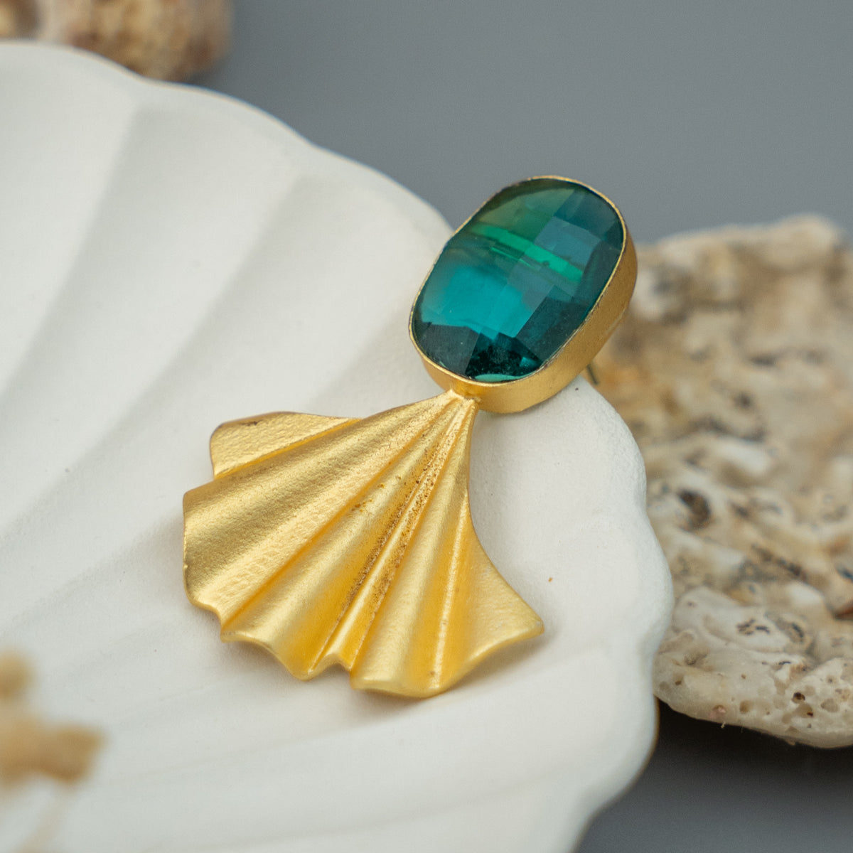 QUILL SEMI HANDMADE SINGLE STONE STUD  EARRINGS ER110