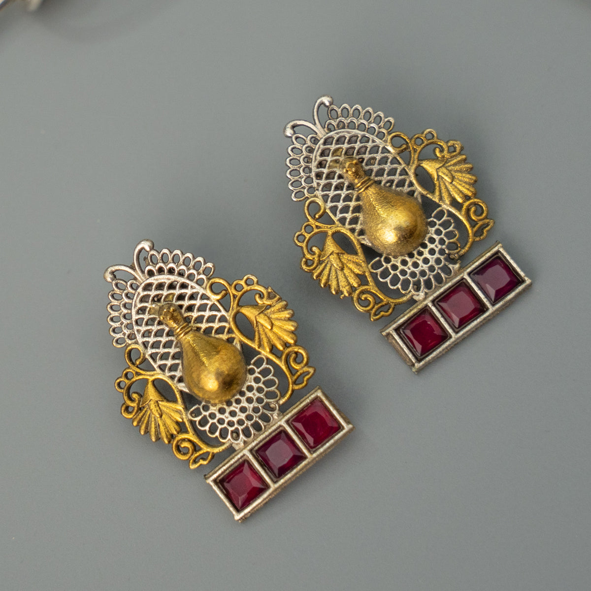 LIDIYA HANDMADE DUAL TONED BIJOUX PREMIUM AND BIJOUX EXCLUSIVE NANDHI HASLI EARRING CH506