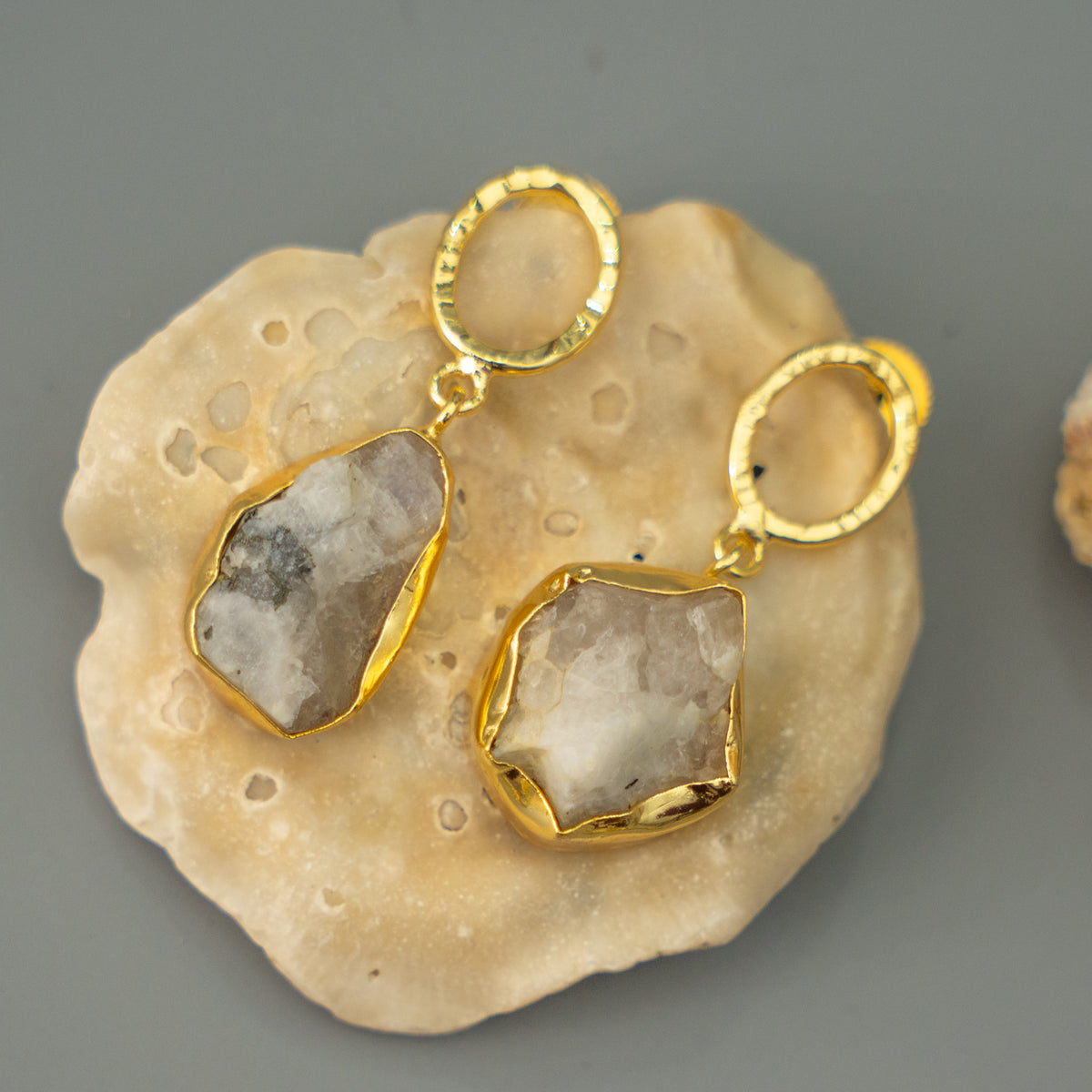 CHRISTOPHER NATURAL STONE GOLD TONED HANDMADE CHOKER CH486