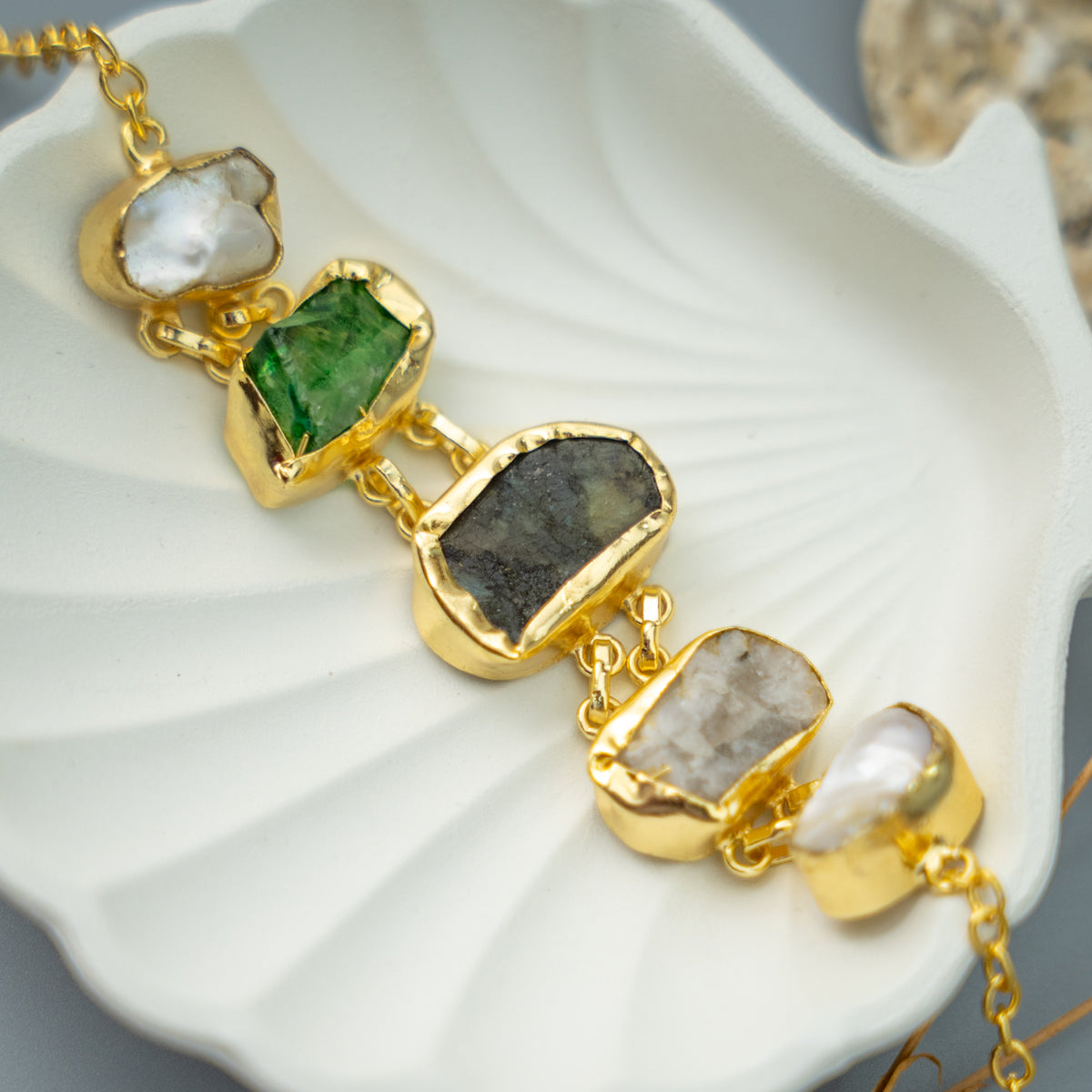 AARYAN NATURAL STONE GOLD TONED HANDMADE CHOKER CH481