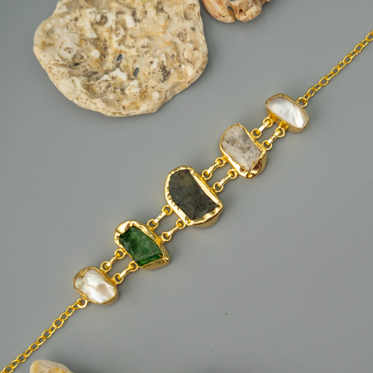 AARYAN NATURAL STONE GOLD TONED HANDMADE CHOKER CH481