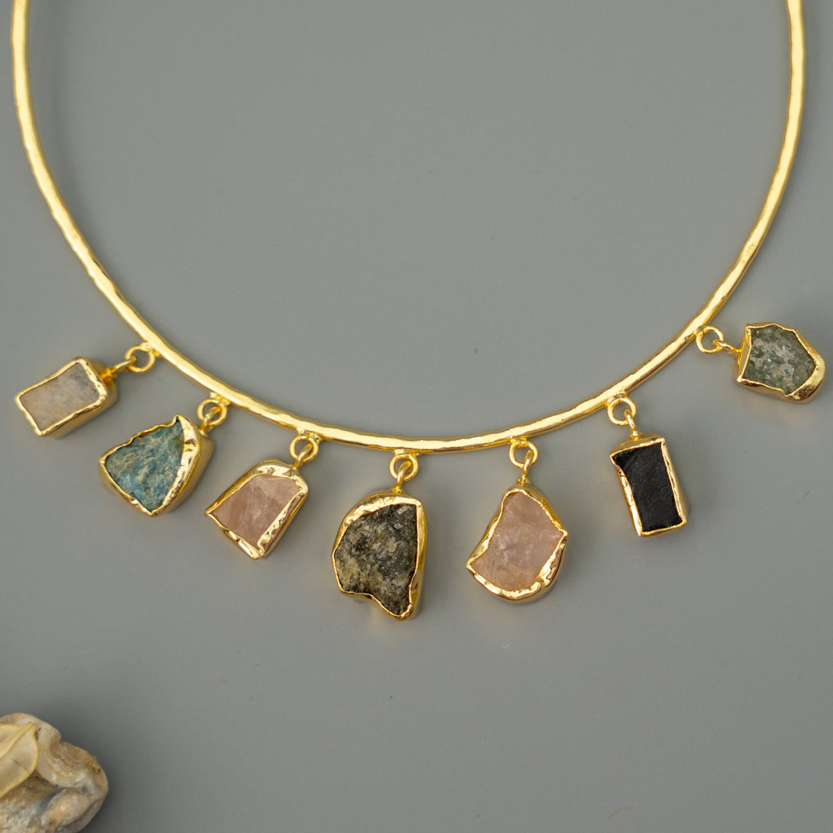 JASON NATURAL STONE GOLD TONED HANDMADE CHOKER/HASLI CH485
