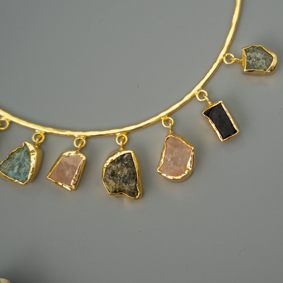 JASON NATURAL STONE GOLD TONED HANDMADE CHOKER/HASLI CH485