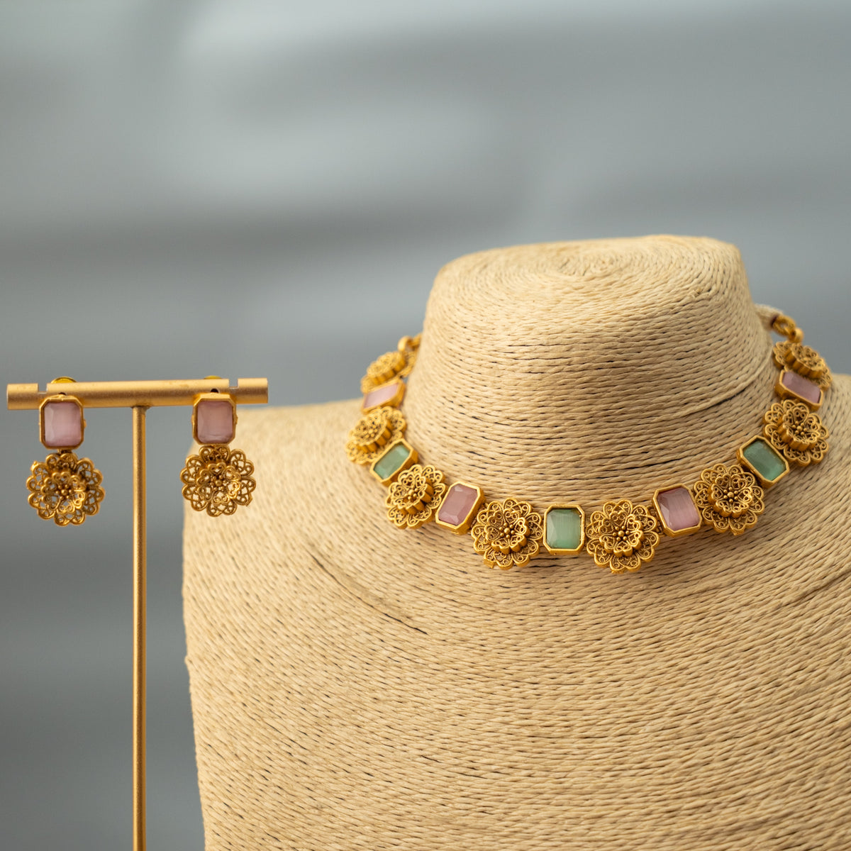 MINU GOLD TONED NECKPIECE/CHOKER WITH EARRINGS CH326