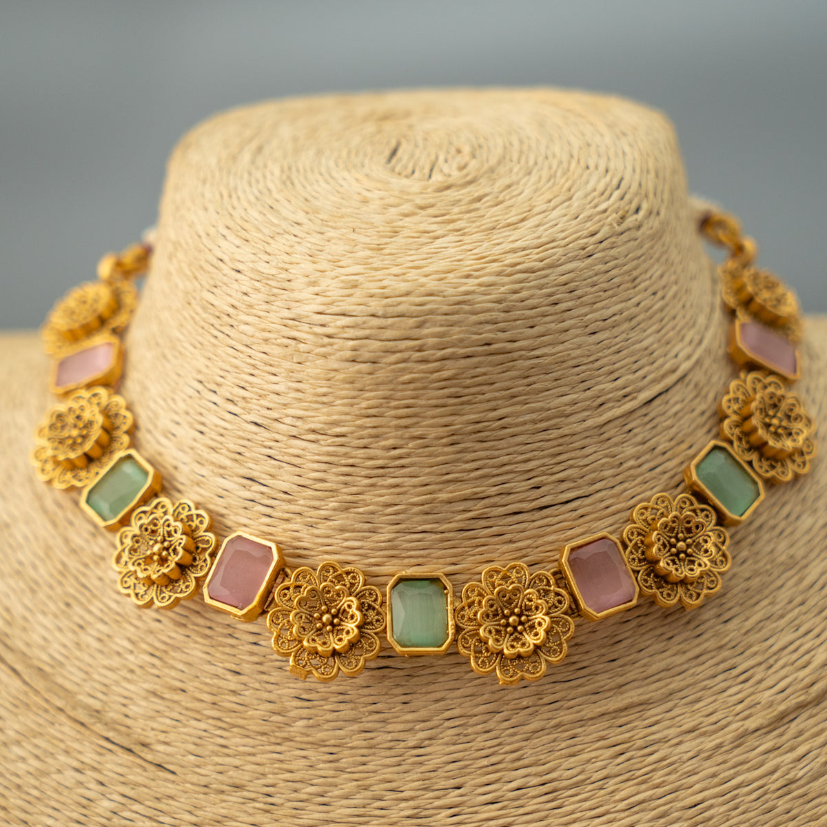 MINU GOLD TONED NECKPIECE/CHOKER WITH EARRINGS CH326