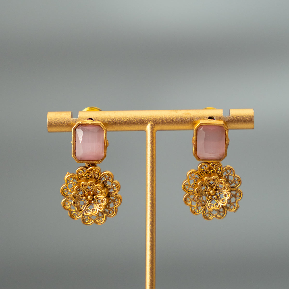 MINU GOLD TONED NECKPIECE/CHOKER WITH EARRINGS CH326