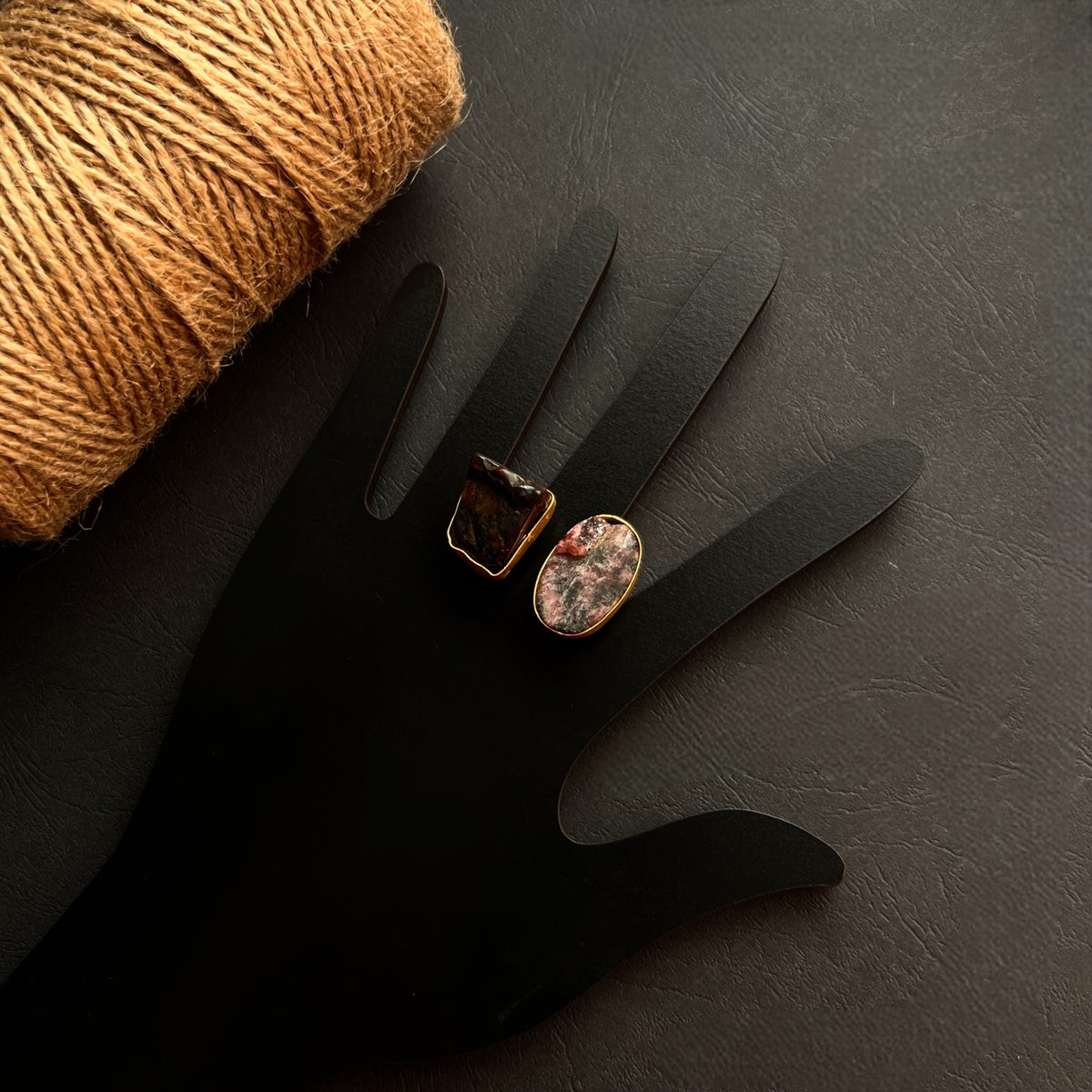 VARDHINI RAW STONE GOLD TONED RING R15