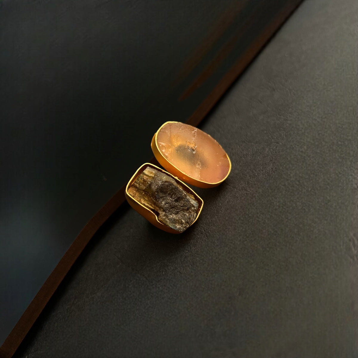 VARDHINI RAW STONE GOLD TONED RING R15