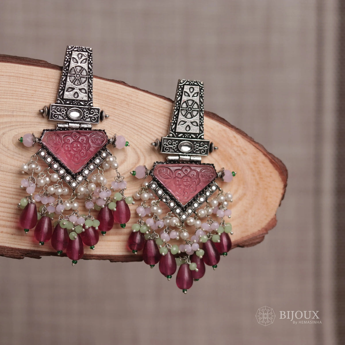 ETHNIC GRACE CARVING STONE  SEMI-HANDMADE DANGLERS ER33