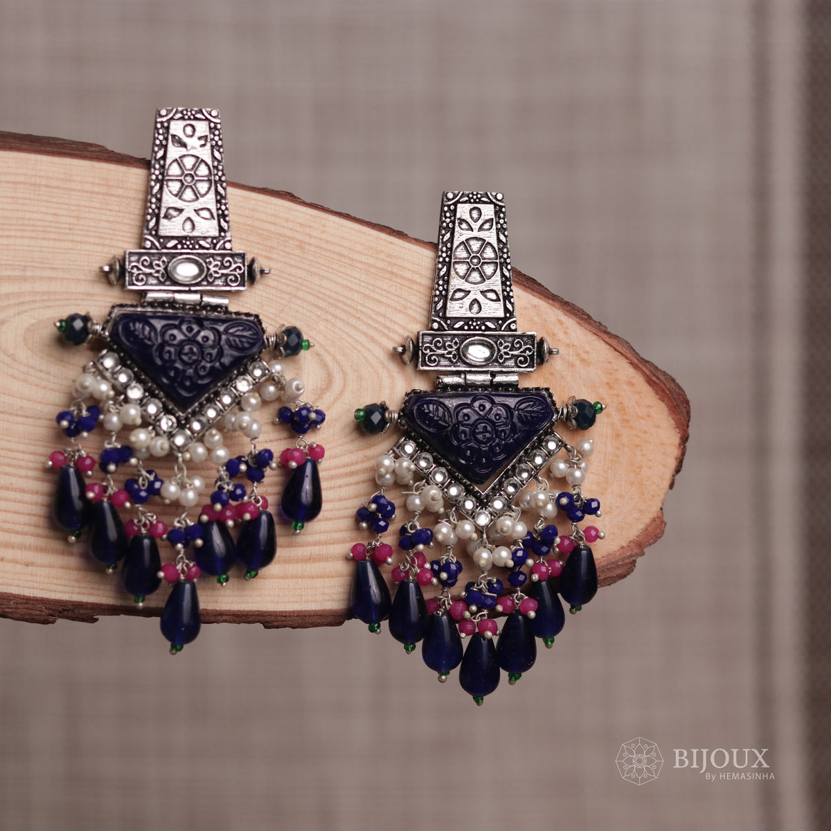 ETHNIC GRACE CARVING STONE  SEMI-HANDMADE DANGLERS ER33