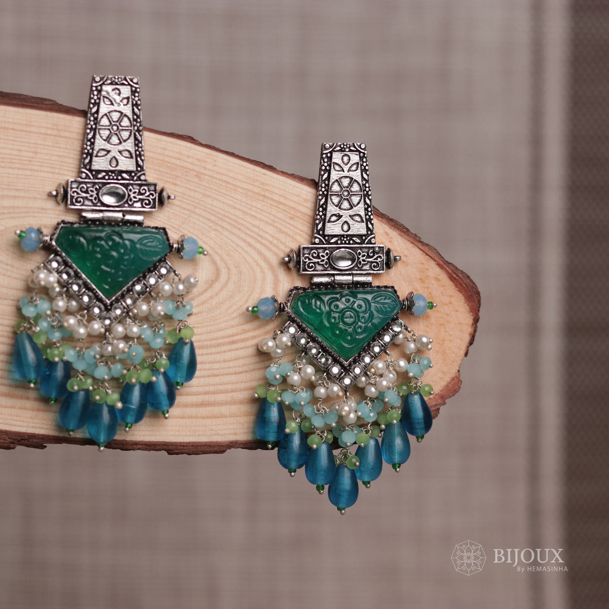 ETHNIC GRACE CARVING STONE  SEMI-HANDMADE DANGLERS ER33