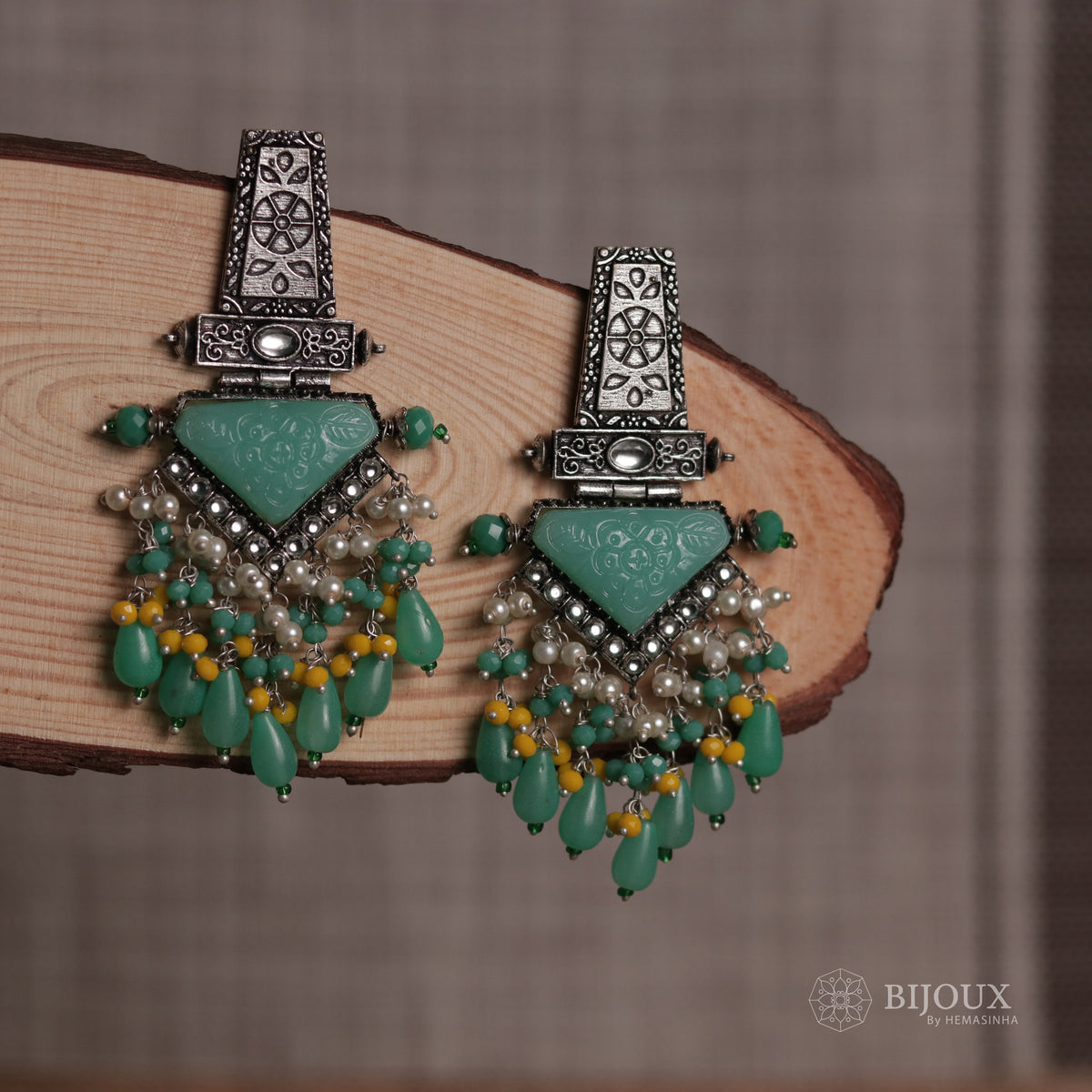 ETHNIC GRACE CARVING STONE  SEMI-HANDMADE DANGLERS ER33