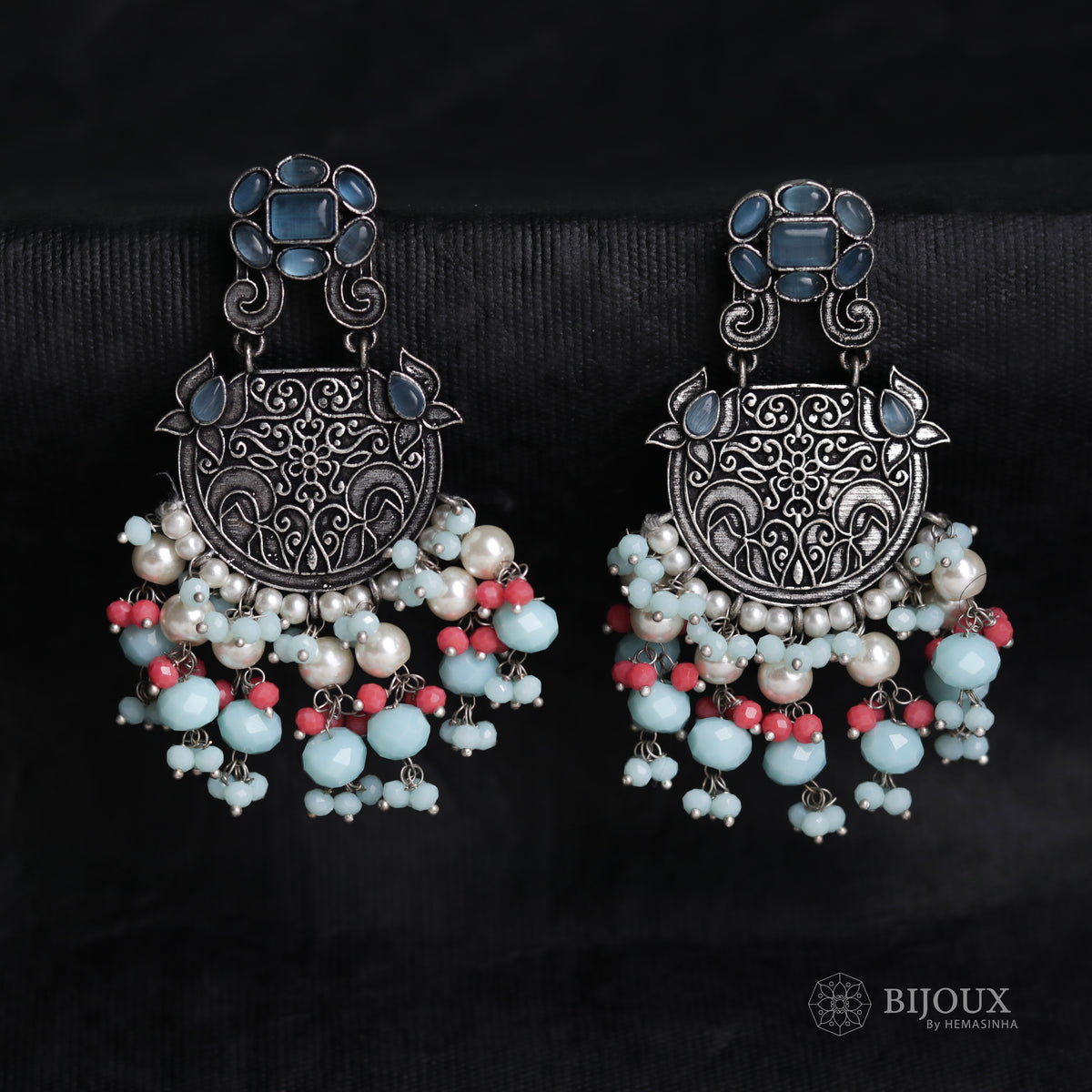 WORN-IN WONDER SEMI- HANDMADE MONOLISA BEADED FAUX SILVER EARRING ER43