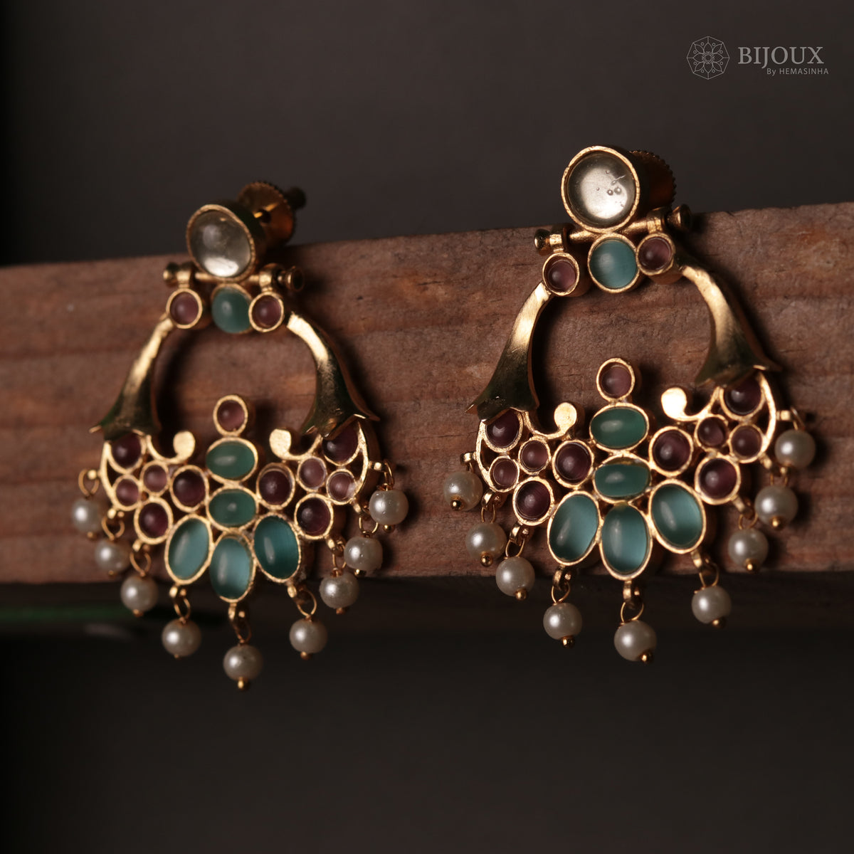 VANDHANA SEMI HANDMADE MONALISA STONE GOLD TONED EARRING- ER67