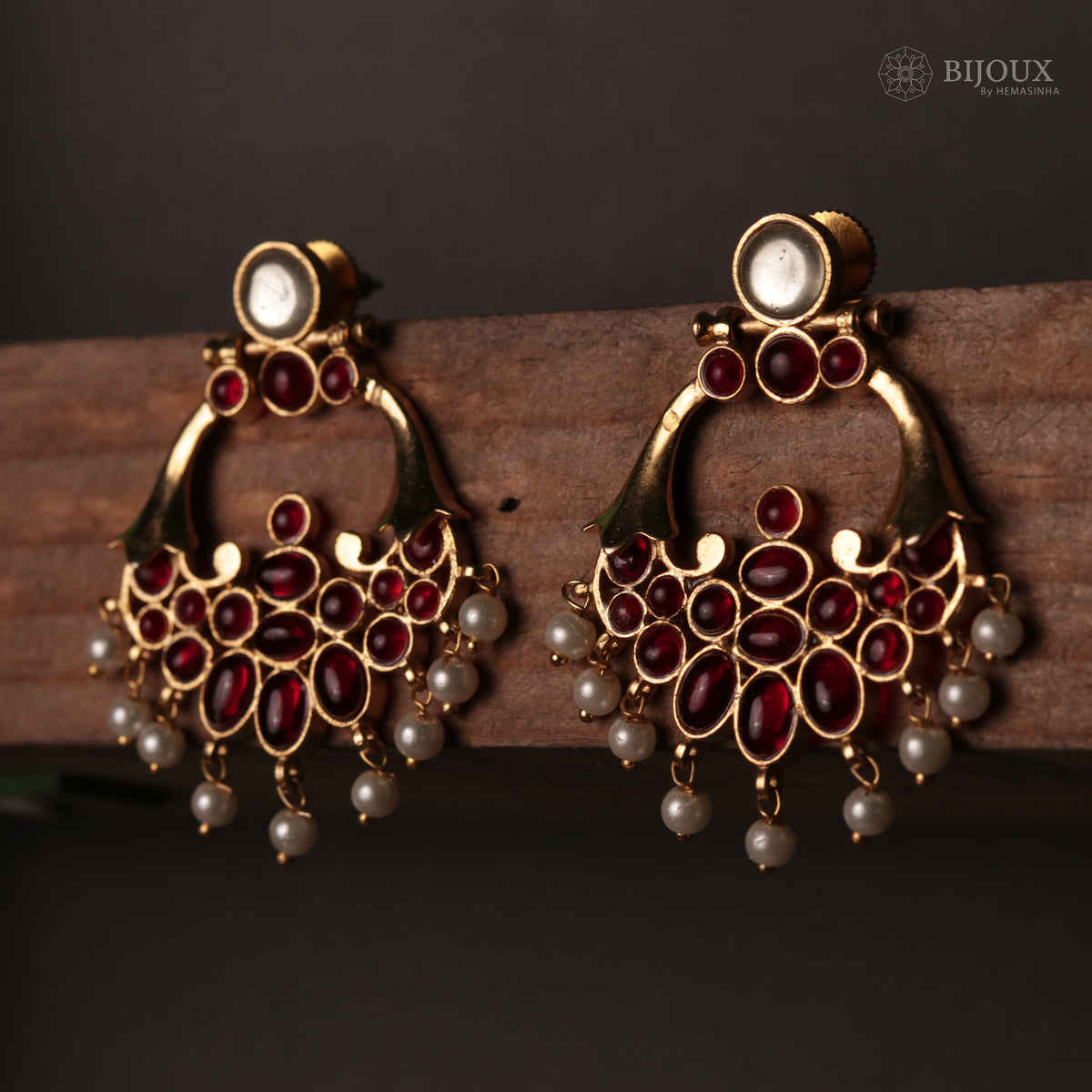 VANDHANA SEMI HANDMADE MONALISA STONE GOLD TONED EARRING- ER67