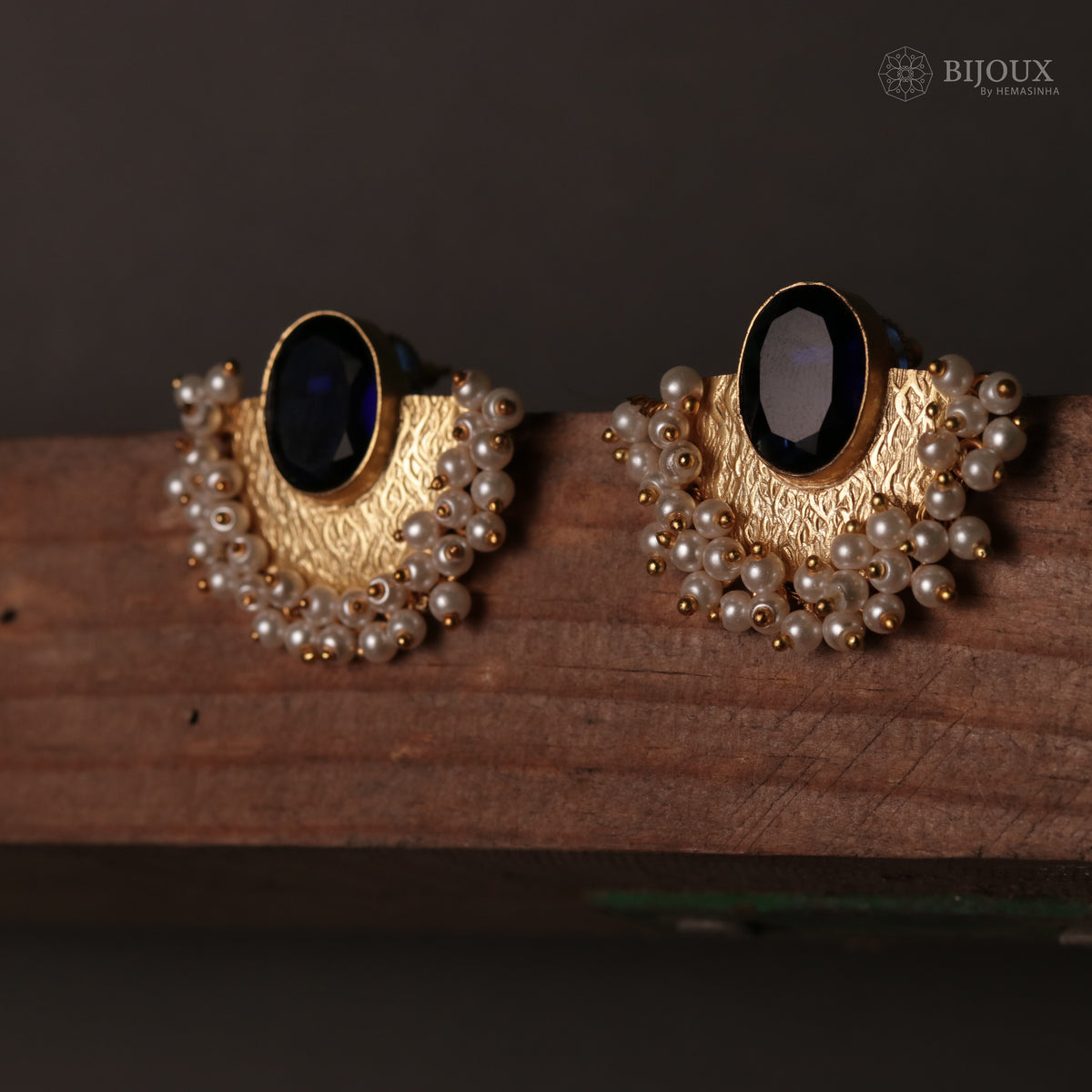 UDHAYA HANDMADE GLASS STONE HANDMADE AND  HAMMERED STUDS ER76