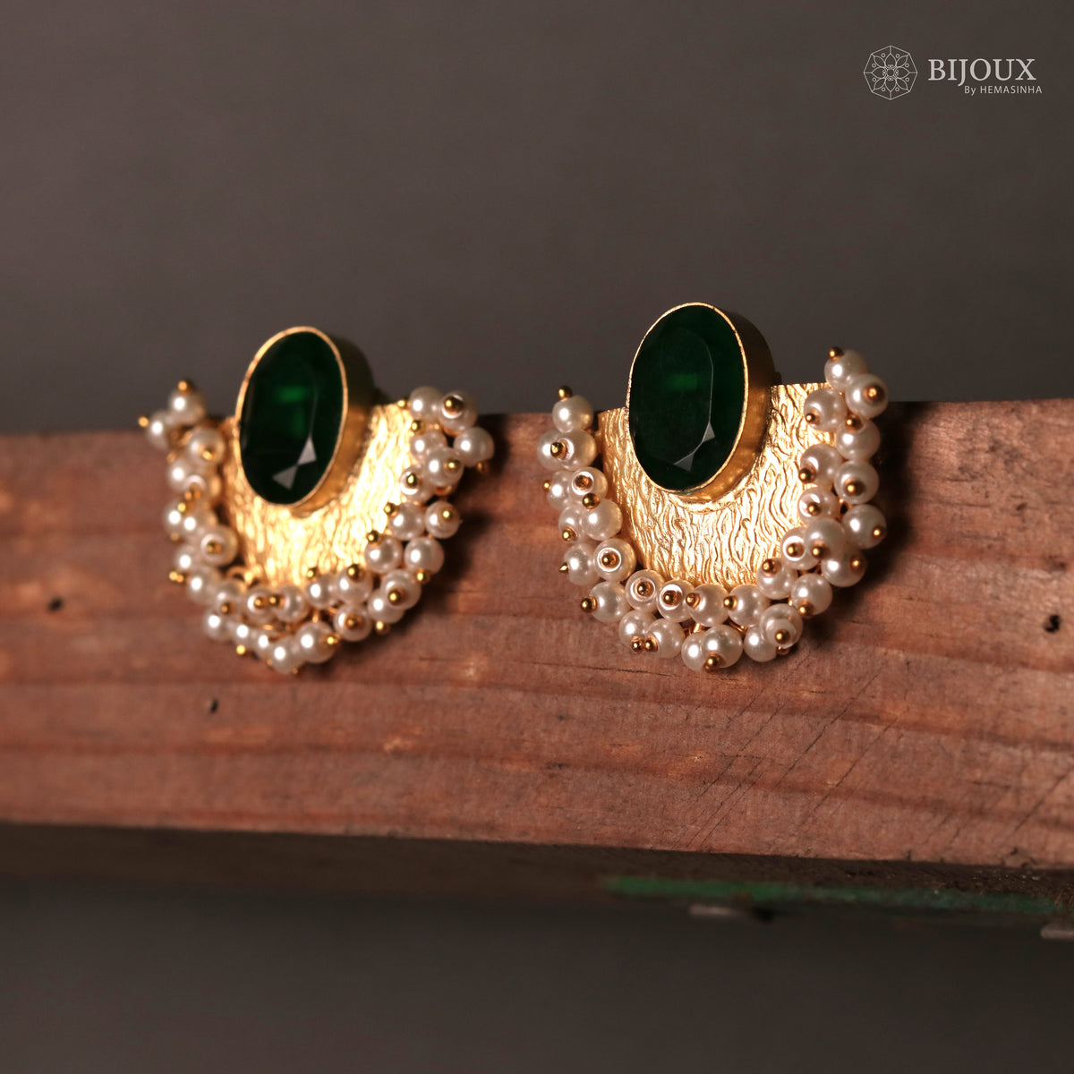 UDHAYA HANDMADE GLASS STONE HANDMADE AND  HAMMERED STUDS ER76