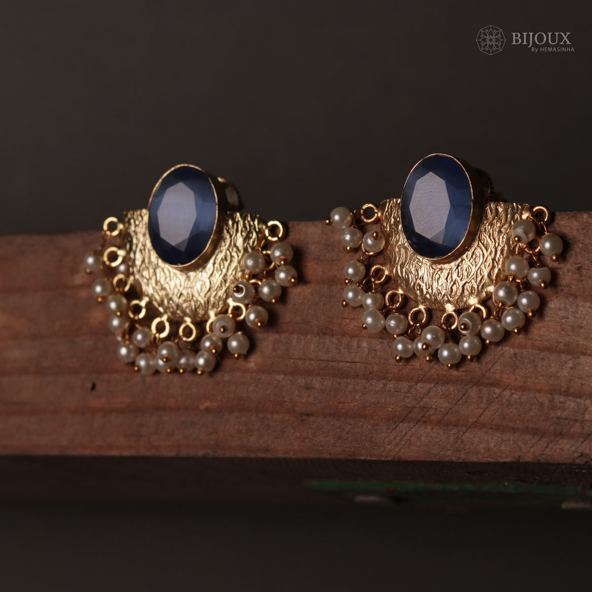 UDHAYA HANDMADE GLASS STONE HANDMADE AND  HAMMERED STUDS ER76