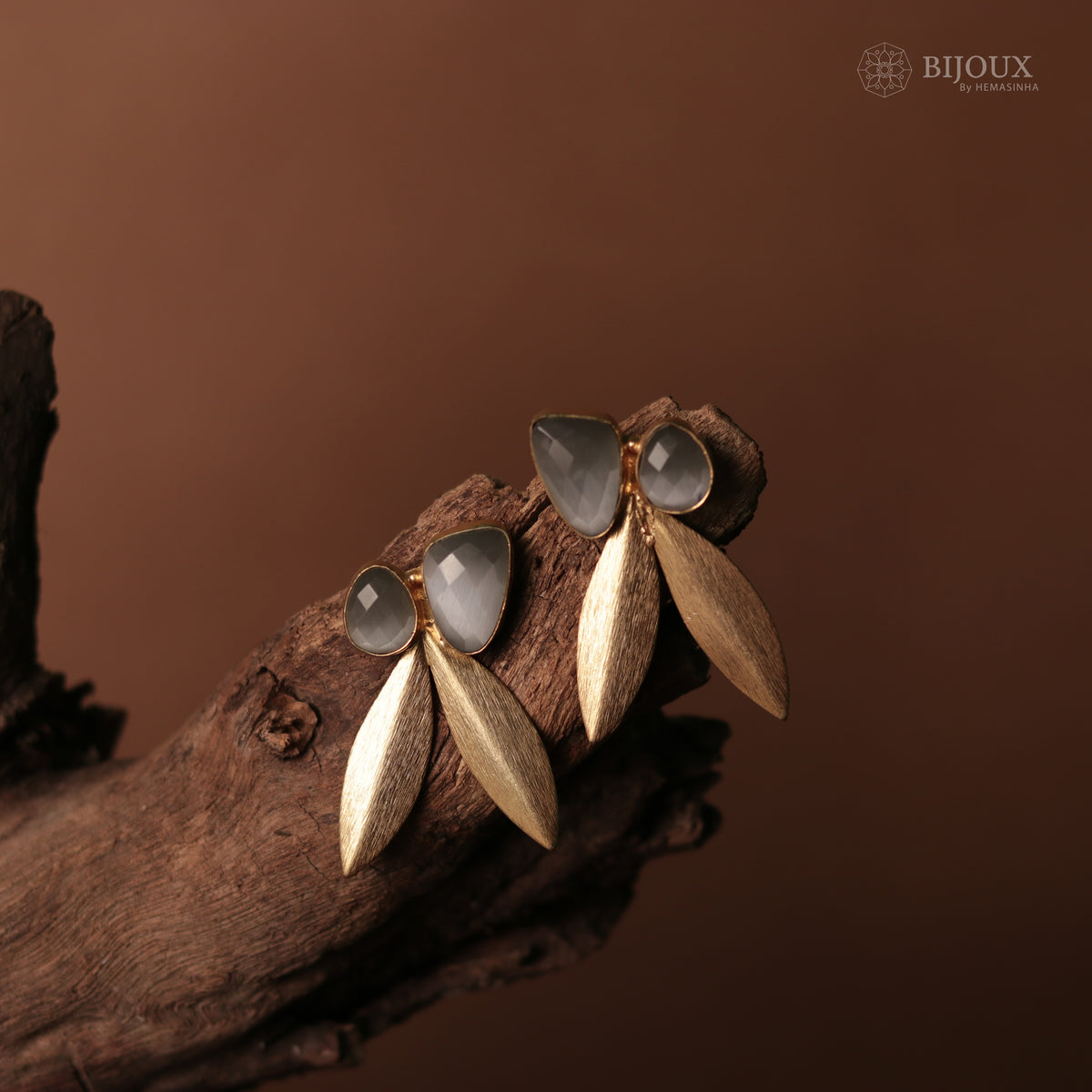 SCISSOR-CUT STONE SPLENDOR SEMI HANDMADE AND HAND HAMMERED EARRINGS ER78