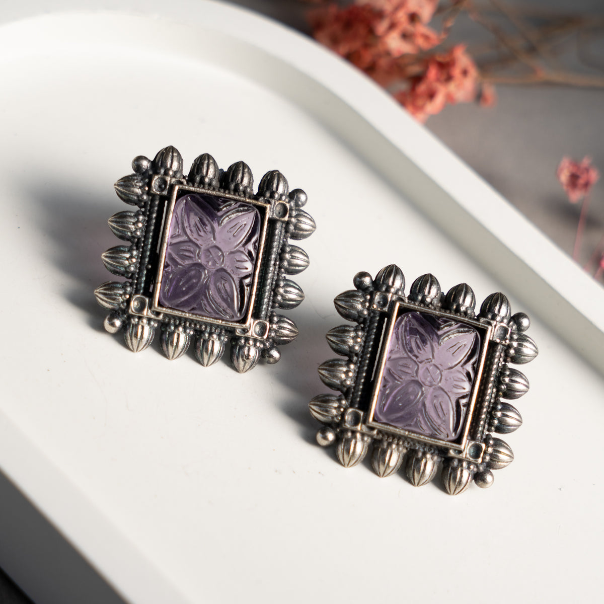 ONYX FAUX SILVER ANTIQUE SEMI HANDMADE CARVING STONE EARRINGS/STUDS ER795