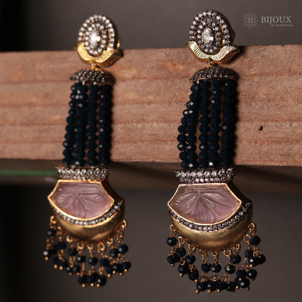 CRYSTAL ELEGANCE HANDMADE GOLD TONED DROPS WITH CARVING STONE ER91