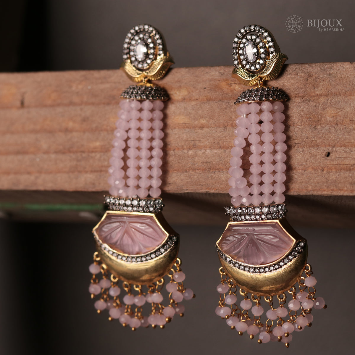 CRYSTAL ELEGANCE HANDMADE GOLD TONED DROPS WITH CARVING STONE ER91