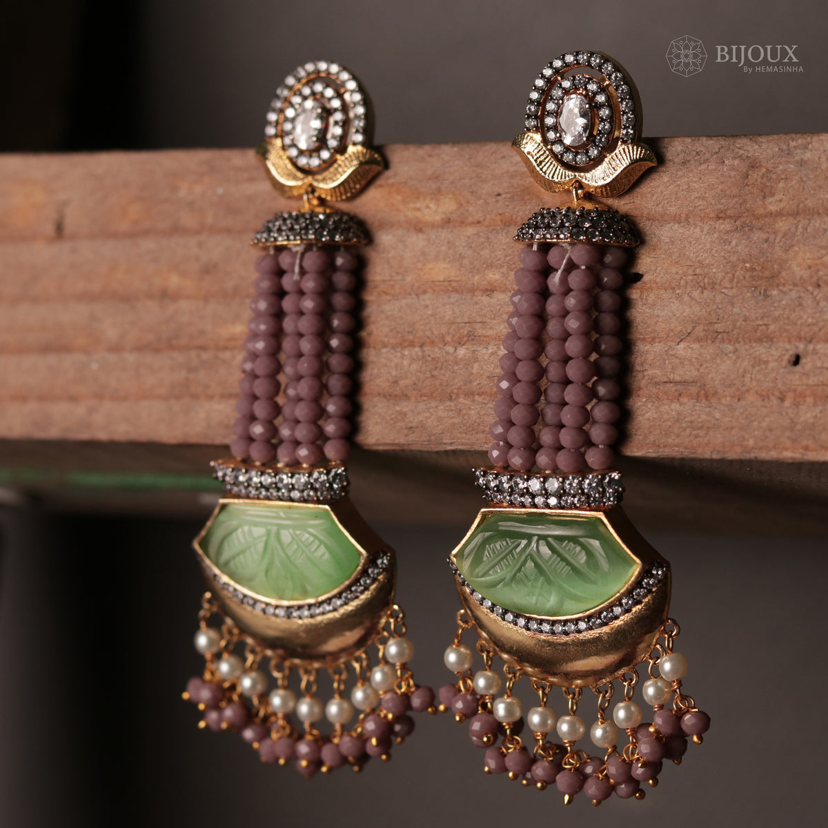 CRYSTAL ELEGANCE HANDMADE GOLD TONED DROPS WITH CARVING STONE ER91