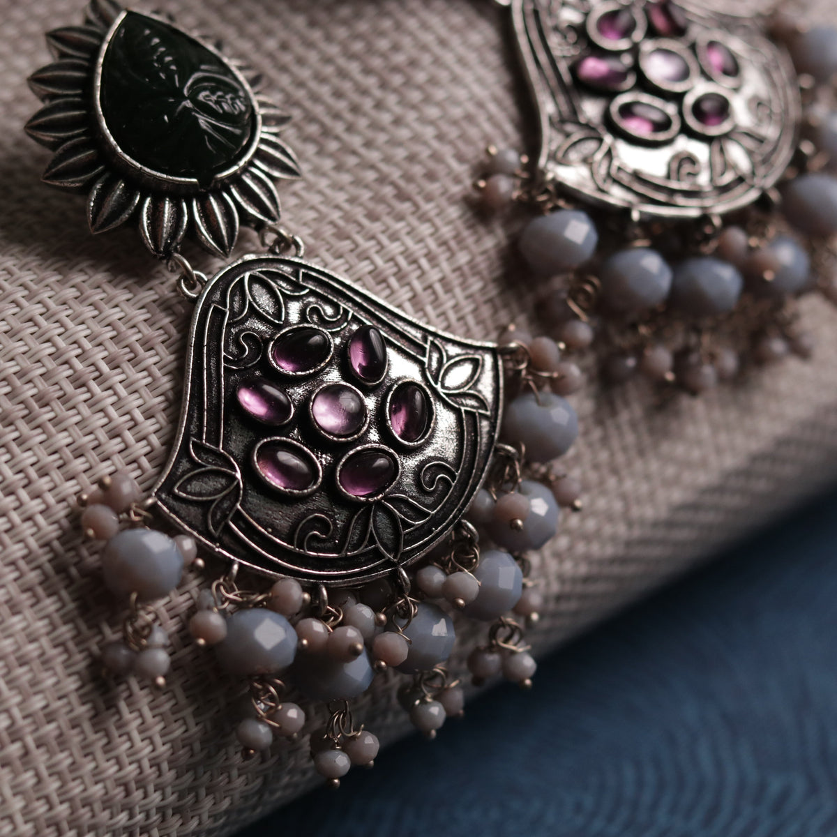 PETITE FLORAL CARVING STONE  SEMI-HANDMADE  EARRINGS ER38