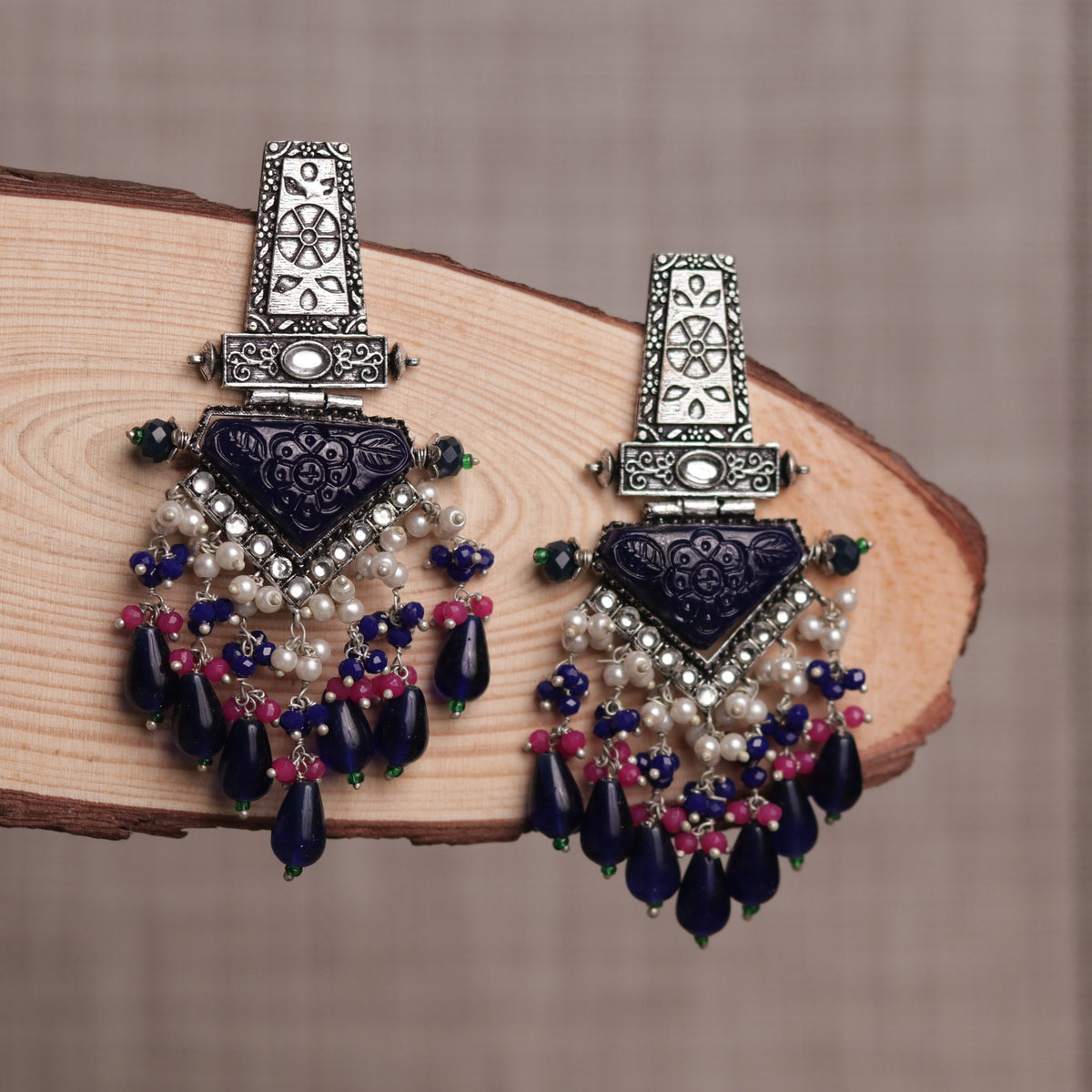 ETHNIC GRACE CARVING STONE  SEMI-HANDMADE DANGLERS ER33