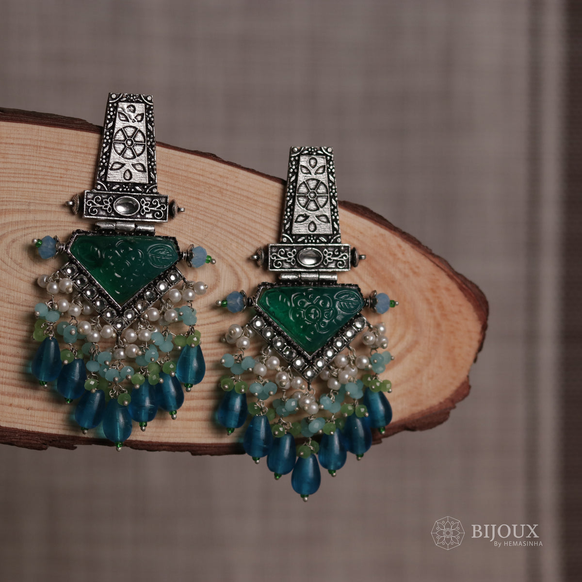 ETHNIC GRACE CARVING STONE  SEMI-HANDMADE DANGLERS ER33