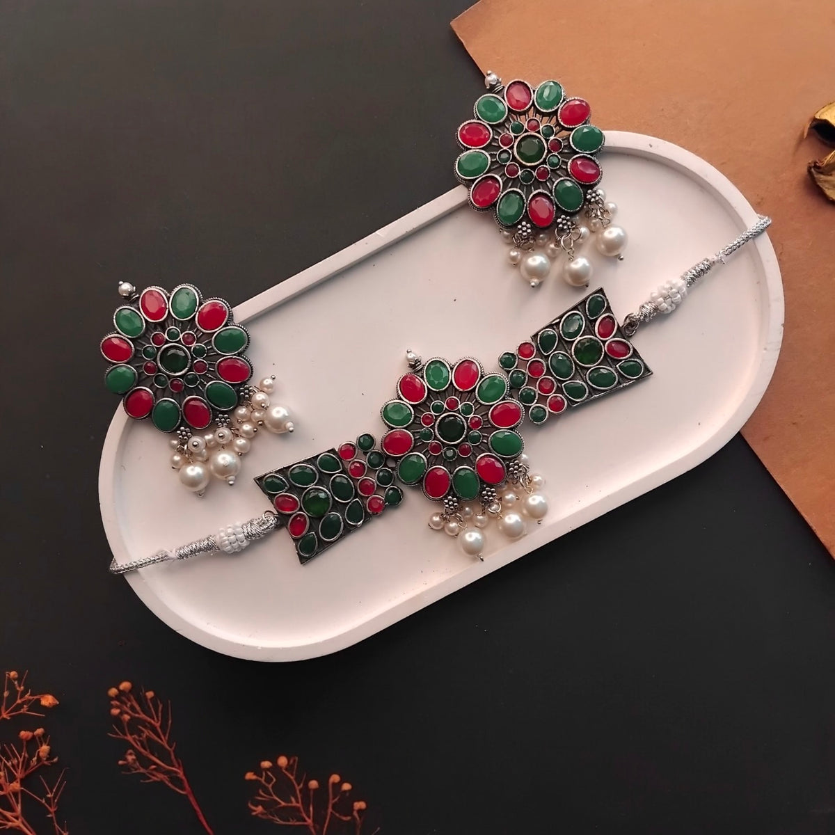 REESE SILVER LOOK ALIKE SEMI HANDMADE CHOKER/NECKPIECE CH406