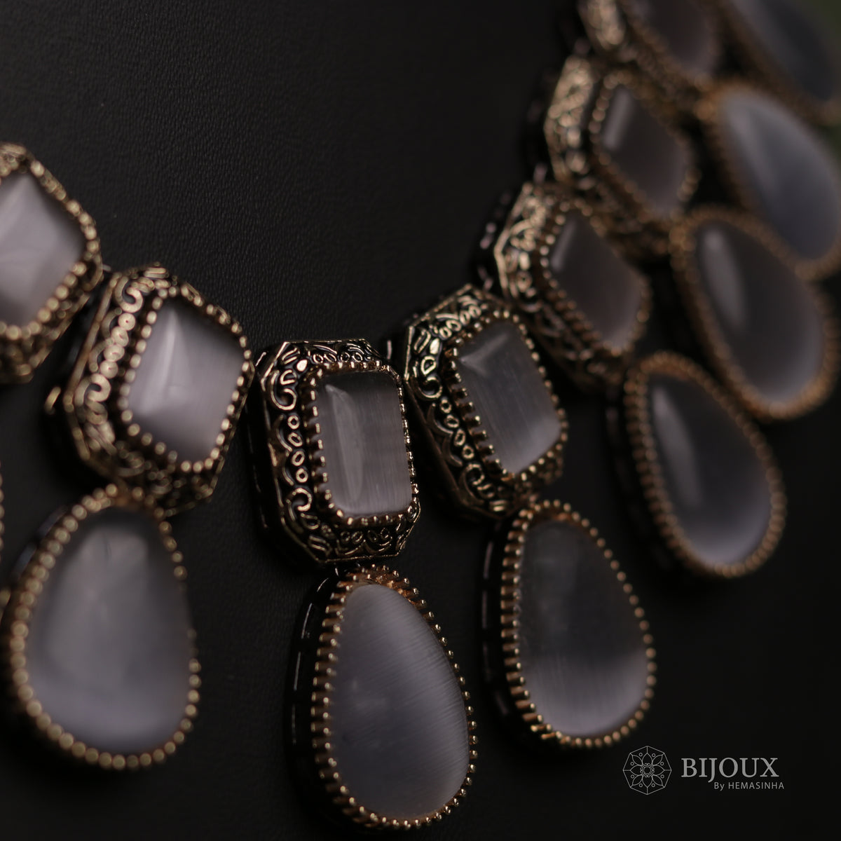 CAMEO VICTORIAN MONALISA SEMI HANDMADE NECKLACE NL41