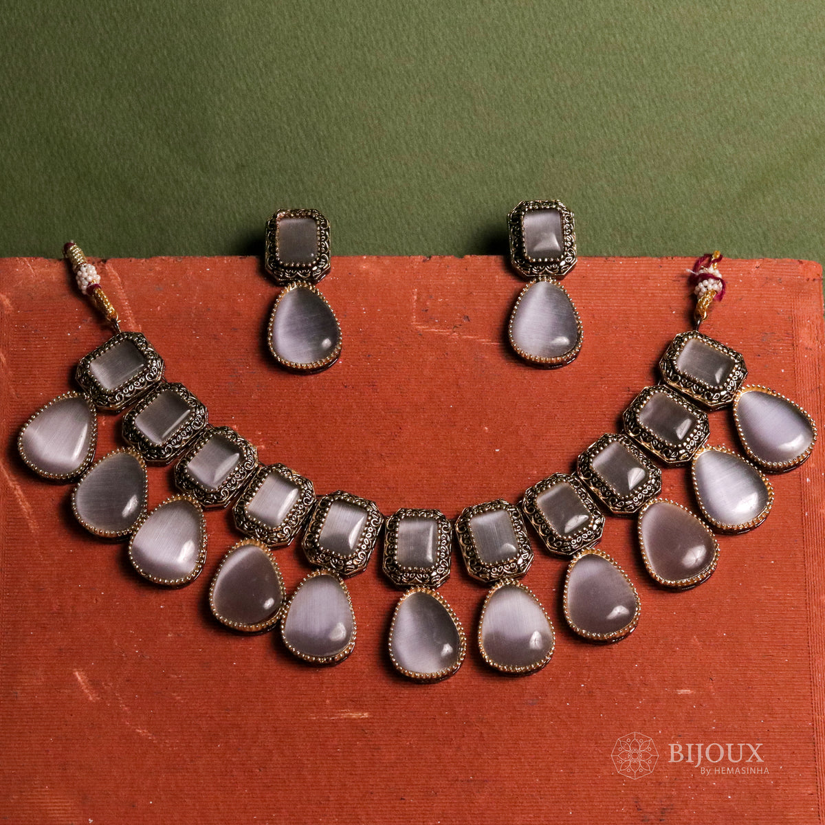 CAMEO VICTORIAN MONALISA SEMI HANDMADE NECKLACE NL41