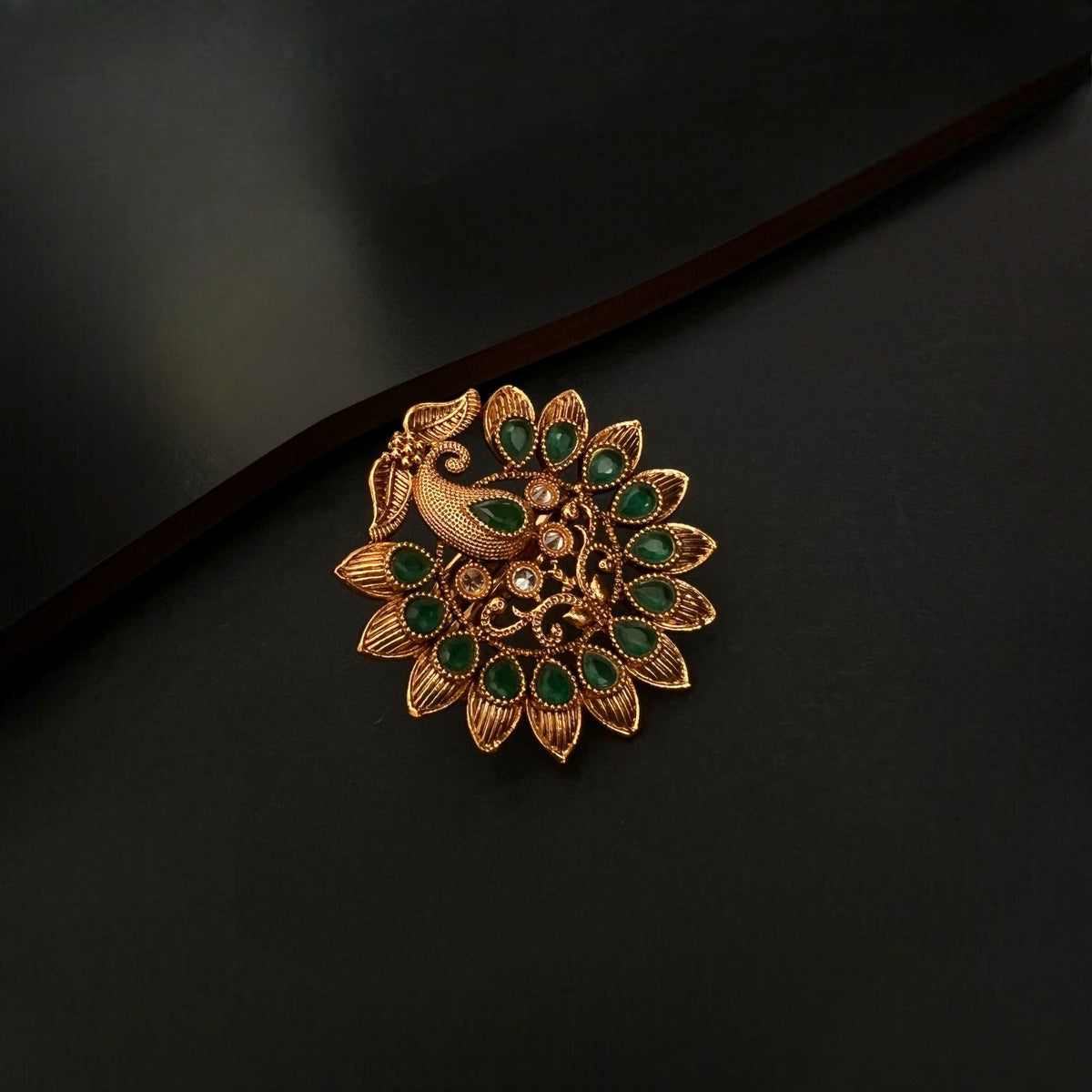 LILLY GOLD TONED FINGER RING R8