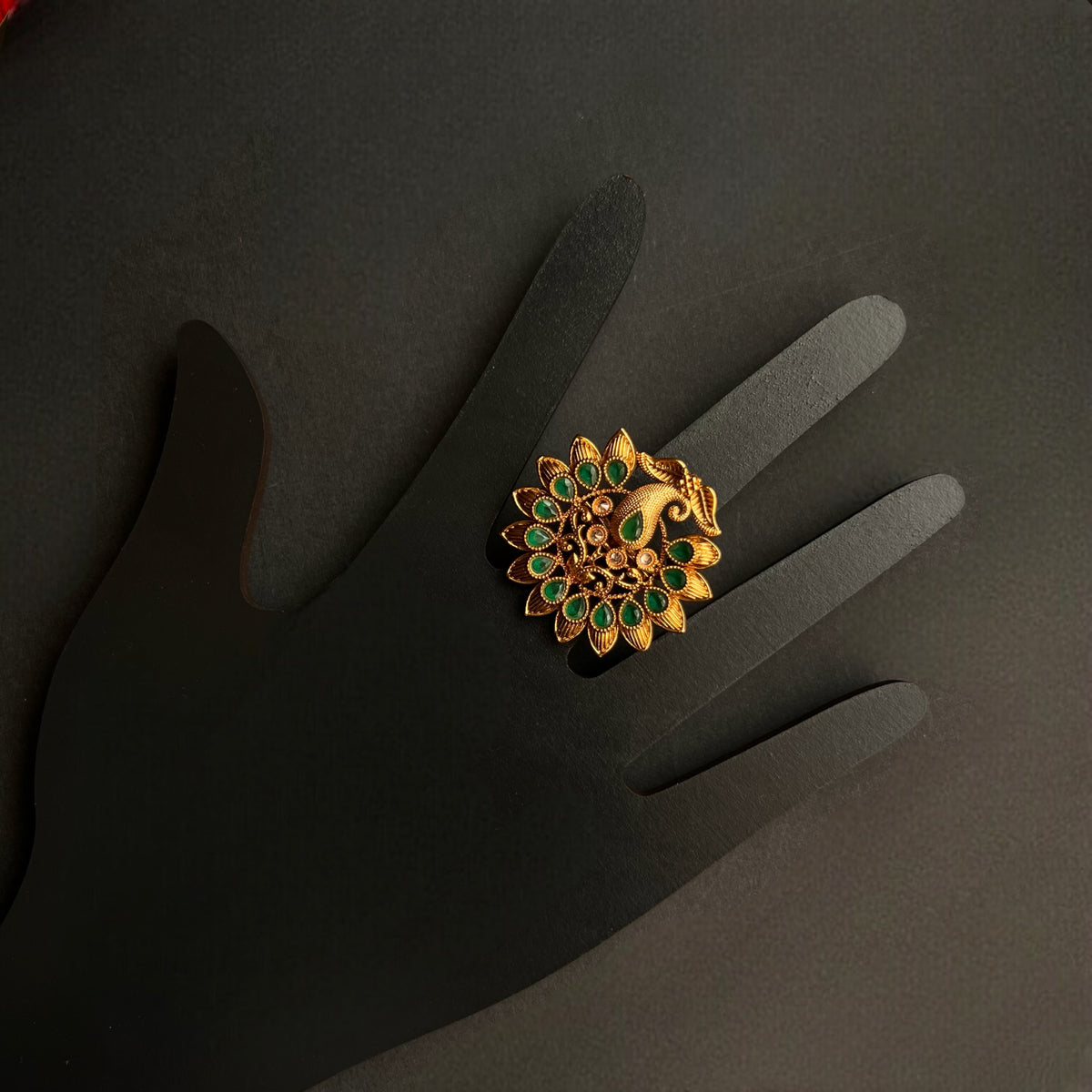 LILLY GOLD TONED FINGER RING R8