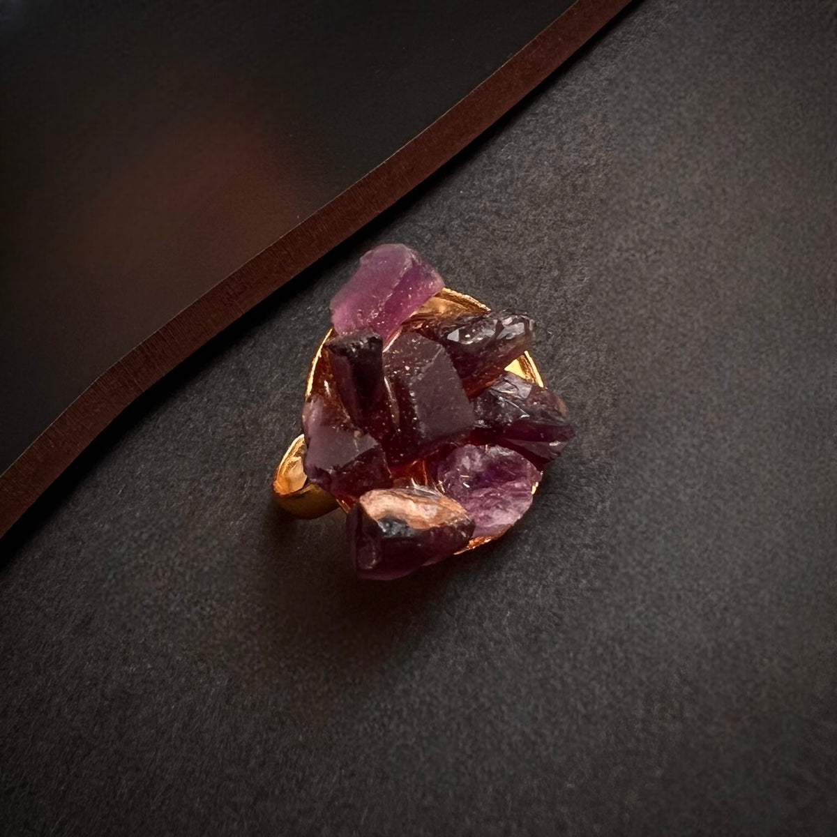 CHIPA CHIP RAW STONE SILVER LOOK ALIKE GOLD TONED RING R9